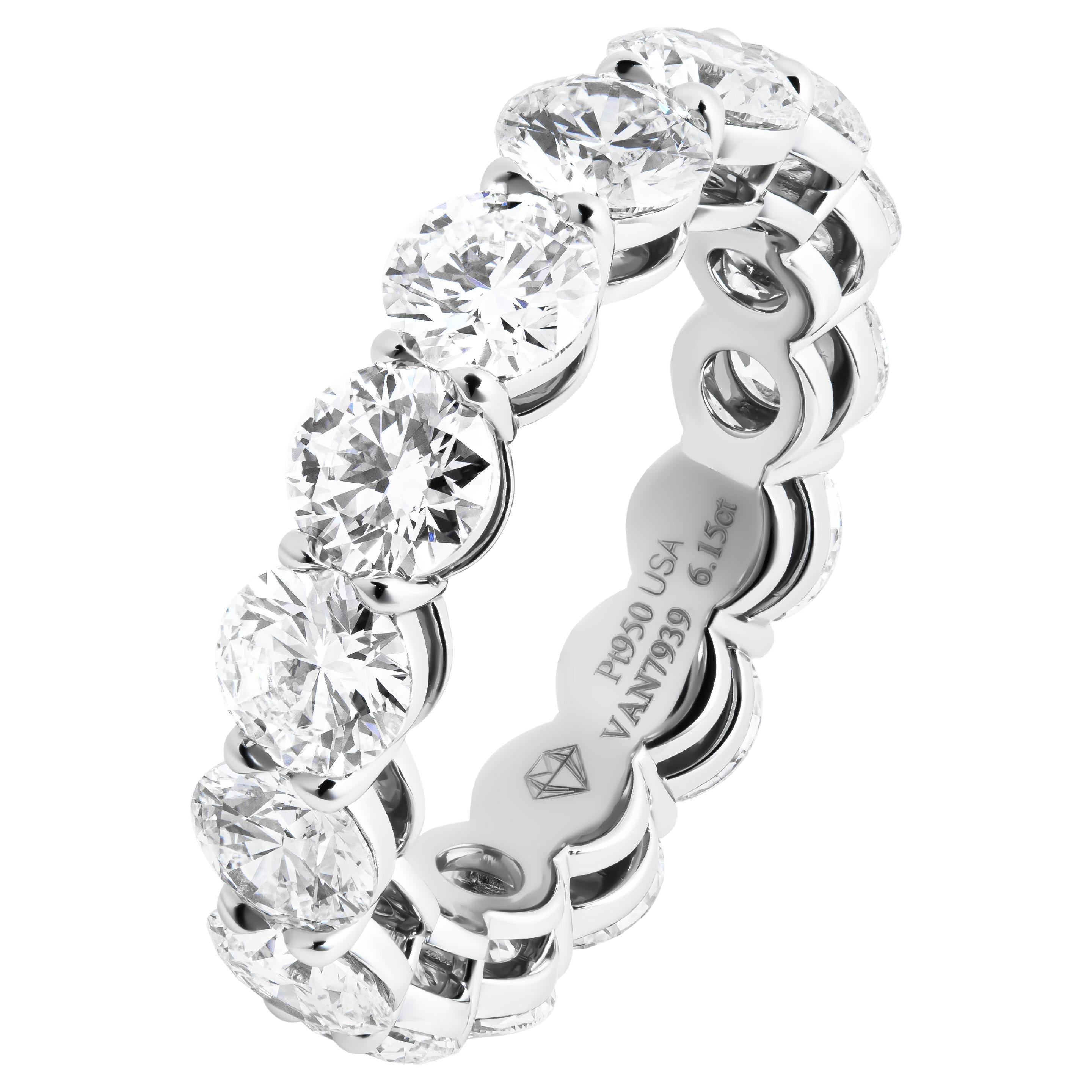 GIA-zertifizierter Eternity-Ring aus Platin mit runden Diamanten von je 0,40 Karat im Angebot
