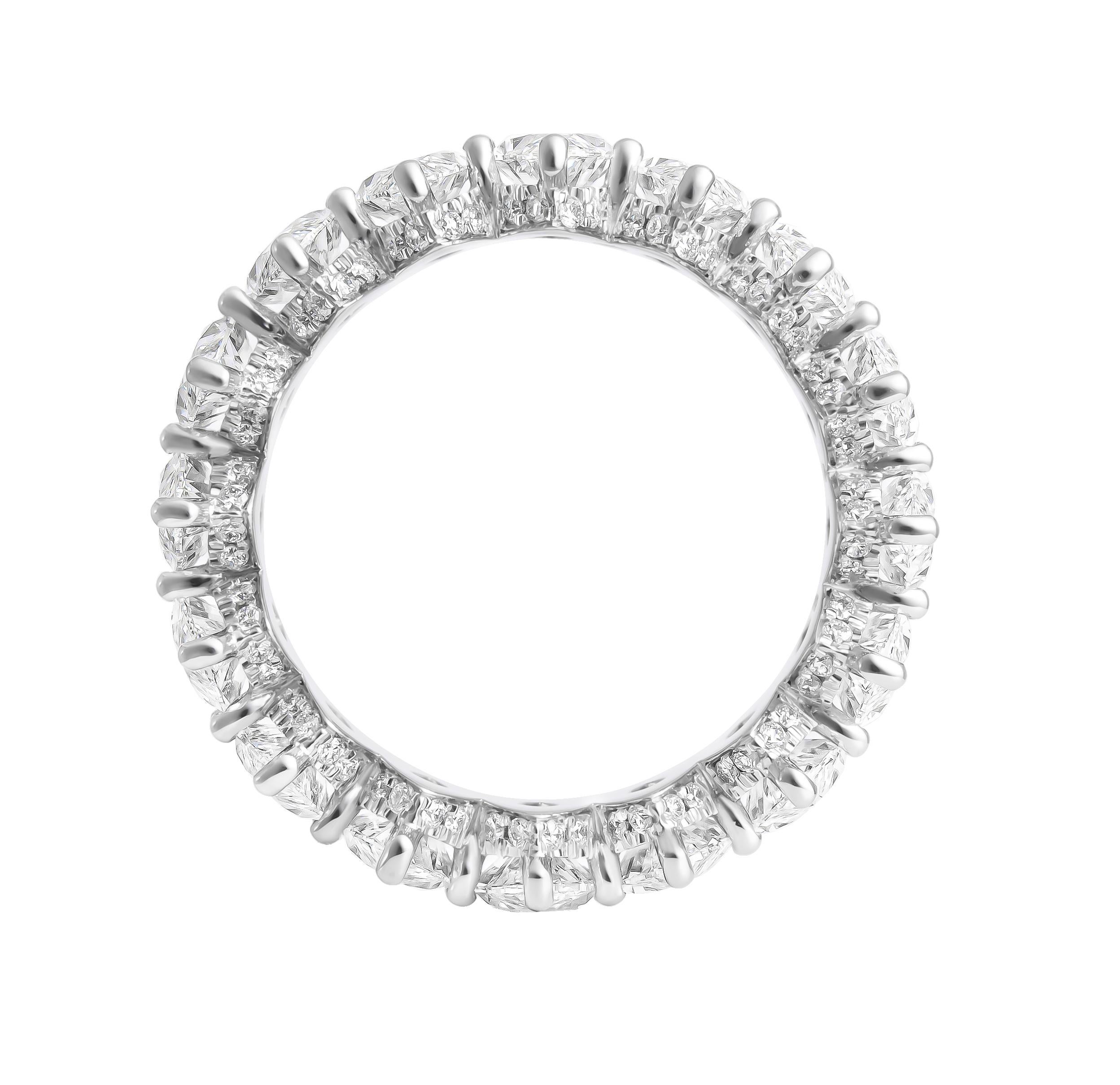 Marquise cut eternity band in PT950
16 Marquise Diamonds totaling 6.42CT
Encrusted with pave, total carat weight - 0.44ct
0.40 MQ G VS1 GIA 6502456553
0.40 MQ F VS1 GIA 2507477429
0.40 MQ F VS2 GIA 5516049951
0.40 MQ F VS2 GIA 1517070212
0.40 MQ G