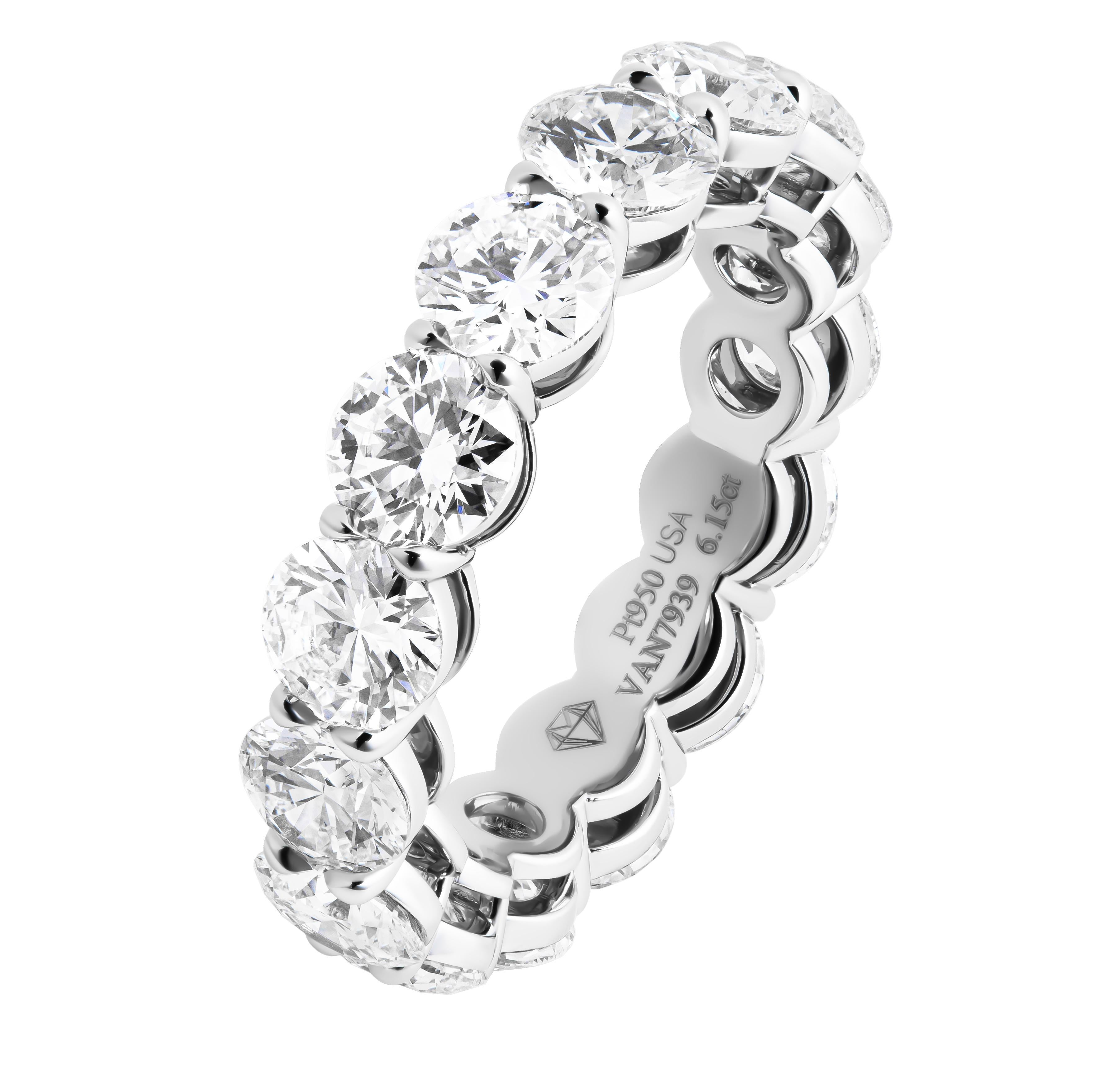 Taille ronde Anneau d'éternité certifié GIA avec diamants ronds (0,40 chacun) en vente