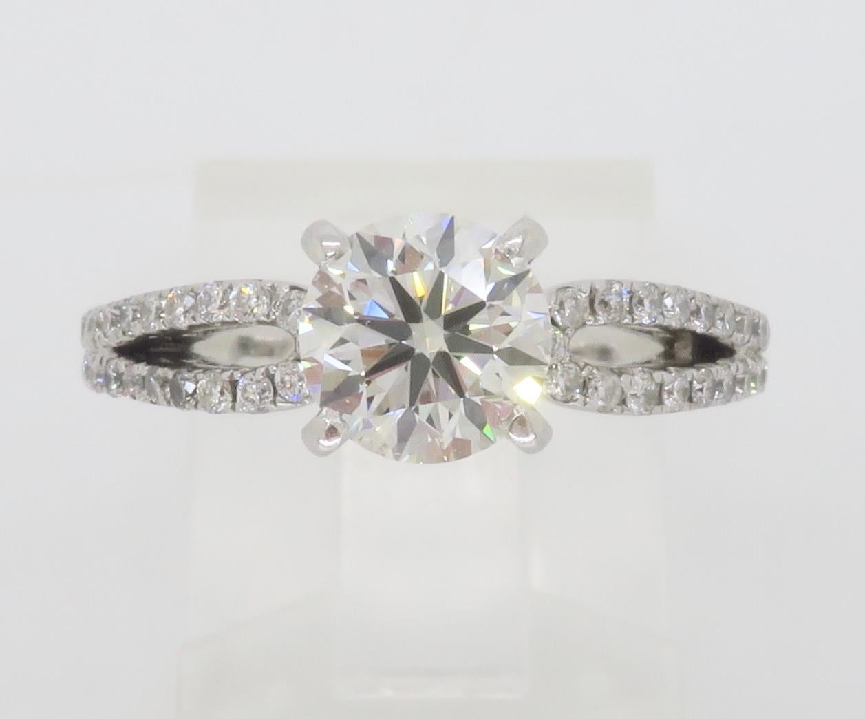 Anillo de compromiso talla excelente certificado GIA de 1,29 TQW en venta 10