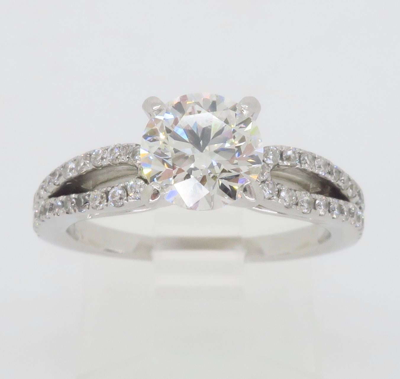 Anillo de compromiso talla excelente certificado GIA de 1,29 TQW en venta 11