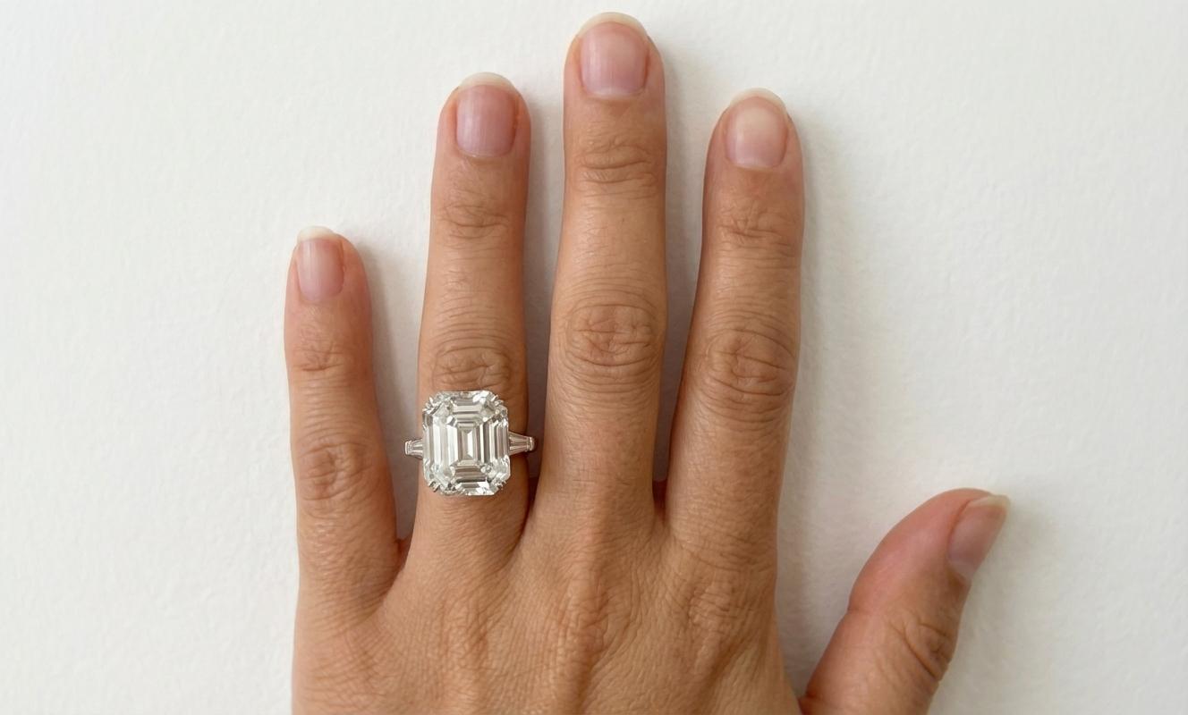 Contemporain Bague en diamant certifié GIA, 4ct, taille émeraude en vente