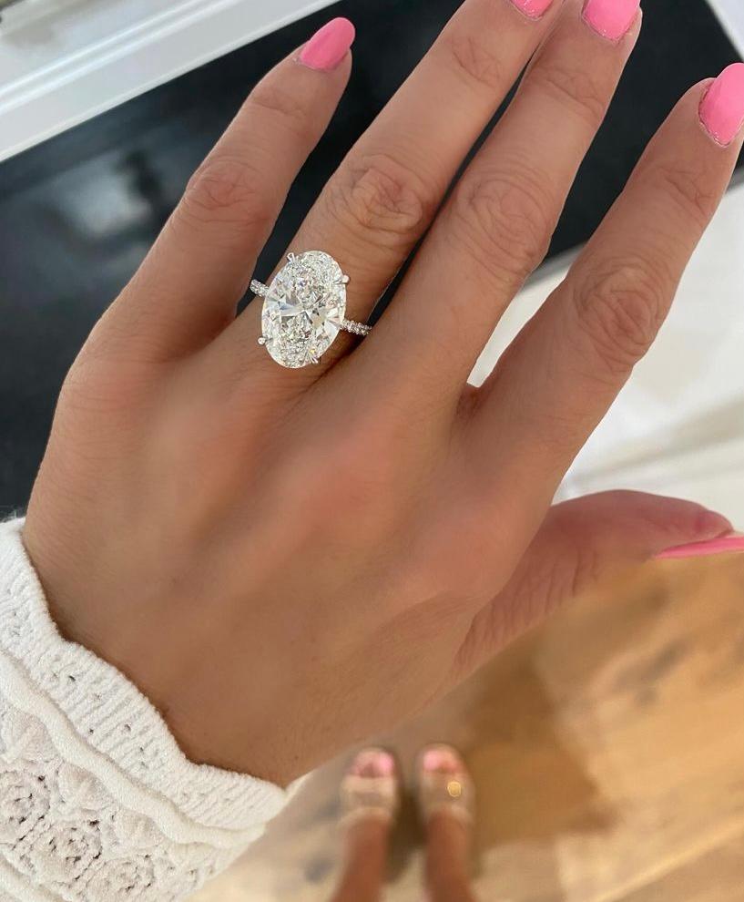 GIA zertifiziert  6,00 Karat F/VS2 Ovalschliff  Solitär-Ring mit natürlichem Diamant 18 Karat Gold im Zustand „Neu“ im Angebot in Massafra, IT