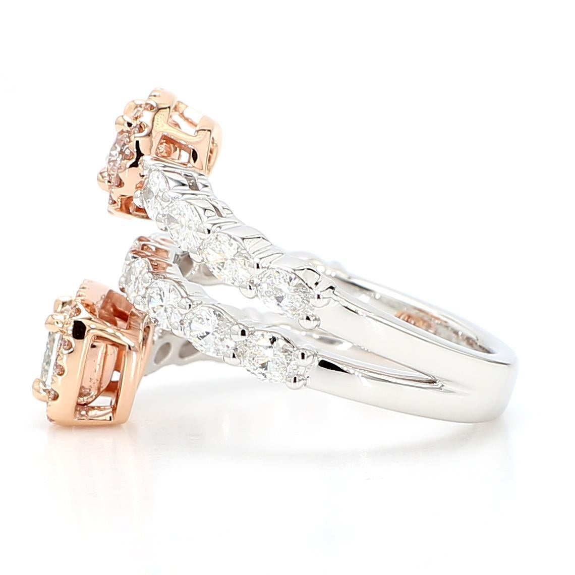 Contemporain Bague de cocktail en or certifiée GIA et ornée d'un diamant coussin de couleur vert pâle de 2,58 carats TW en vente