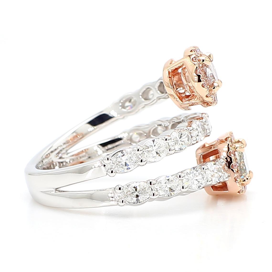 Bague de cocktail en or certifiée GIA et ornée d'un diamant coussin de couleur vert pâle de 2,58 carats TW en vente 1