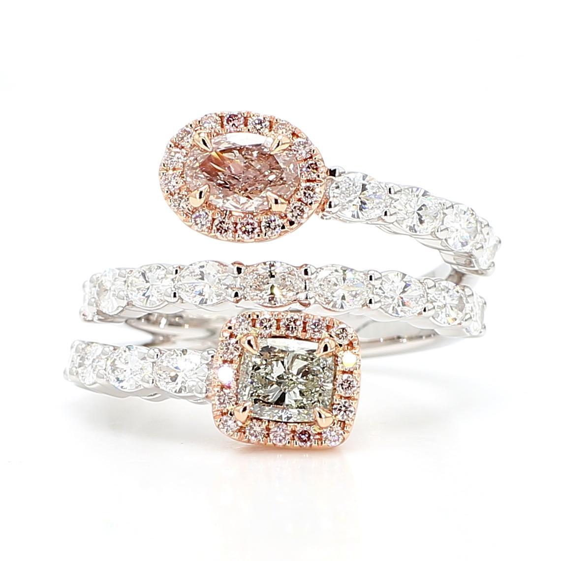 Bague de cocktail en or certifiée GIA et ornée d'un diamant coussin de couleur vert pâle de 2,58 carats TW en vente 2