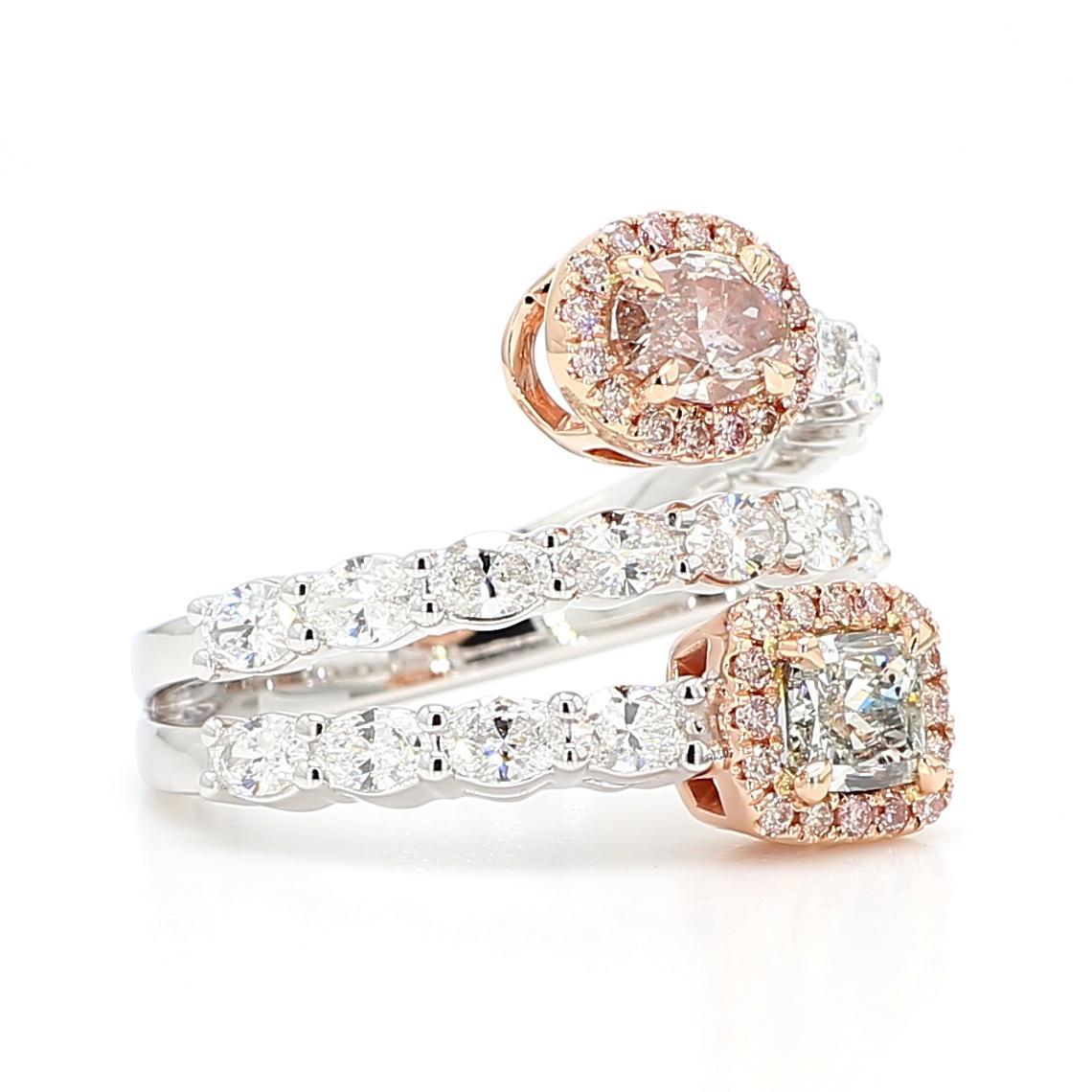 Bague de cocktail en or certifiée GIA et ornée d'un diamant coussin de couleur vert pâle de 2,58 carats TW en vente 3