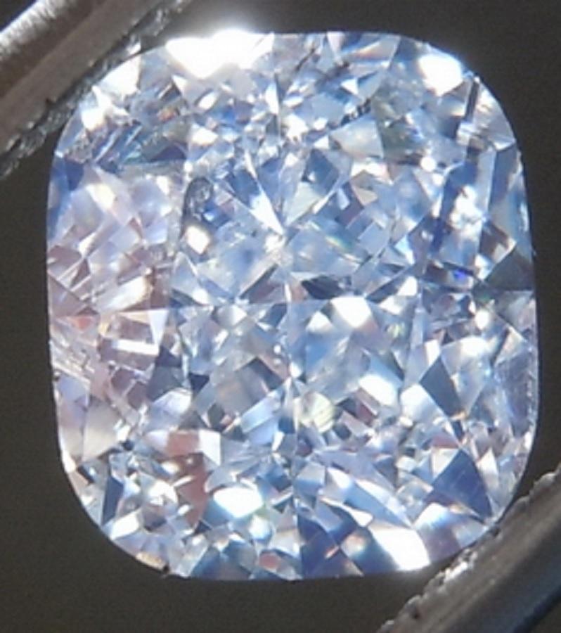 Ein Investment-Grade-Diamant von 0,31 Karat Fancy Blue, zertifiziert von GIA