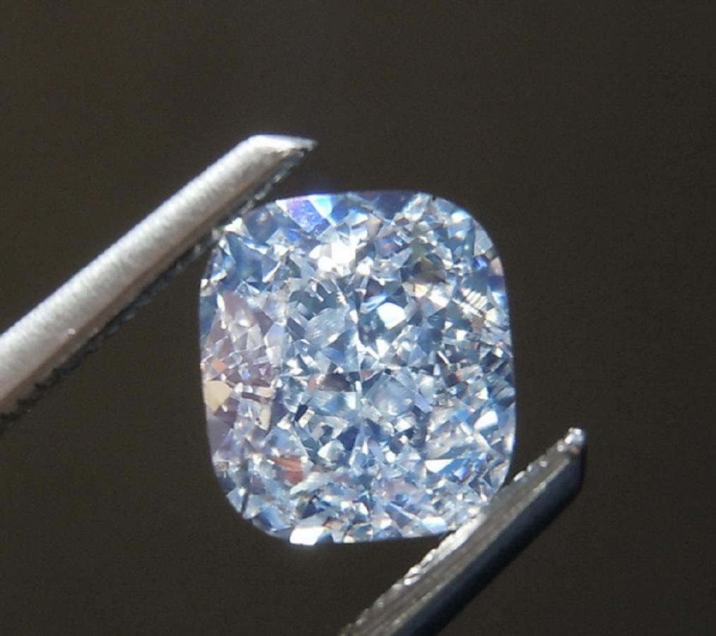 GIA-zertifizierter Fancy Blue Kissenschliff Diamant VS1 Reinheit (Moderne)