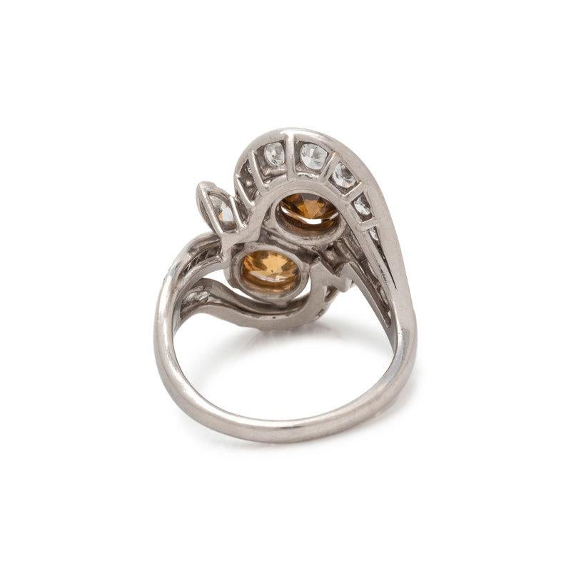 Anillo de cóctel de diamantes Toi et Moi en platino, con diamante marrón fantasía certificado por GIA Corte redondo en venta