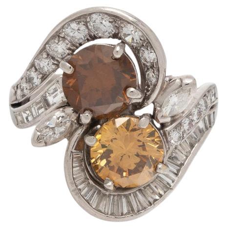 Anillo de cóctel de diamantes Toi et Moi en platino, con diamante marrón fantasía certificado por GIA en venta