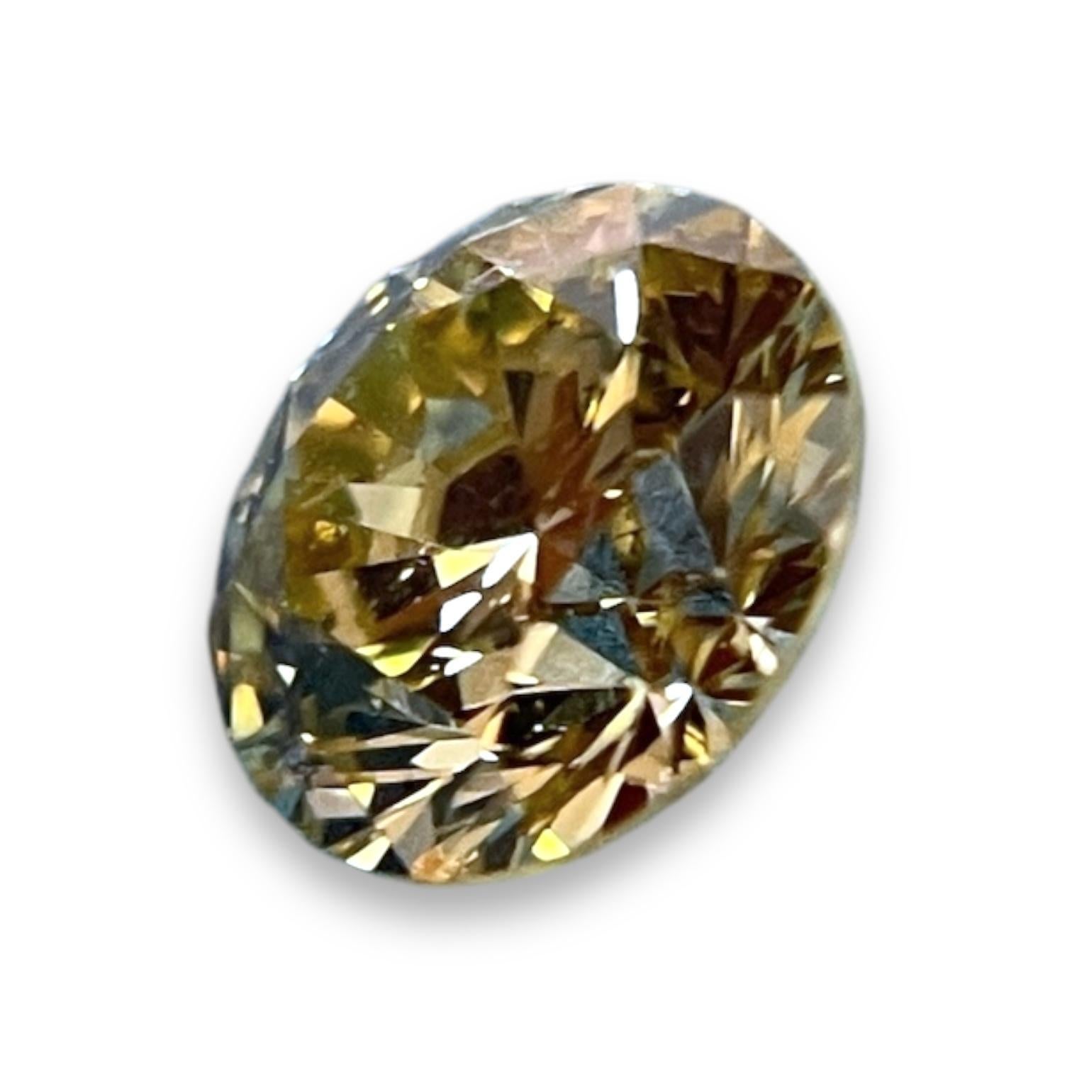Diamant jaune brunâtre vertâtre de 0,90 carat SI1 certifié par le GIA Unisexe en vente