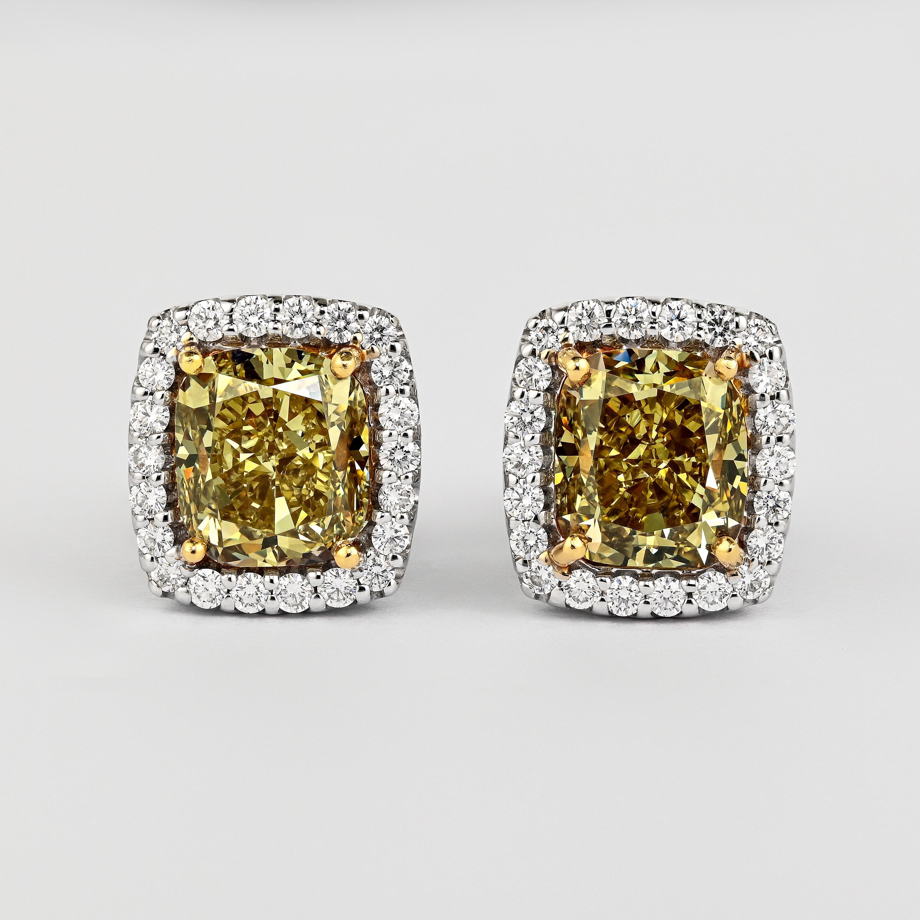 Orecchini e anelli con diamante giallo verdastro e marrone di fantasia certificati GIA In condizioni buone in vendita a Miami, FL