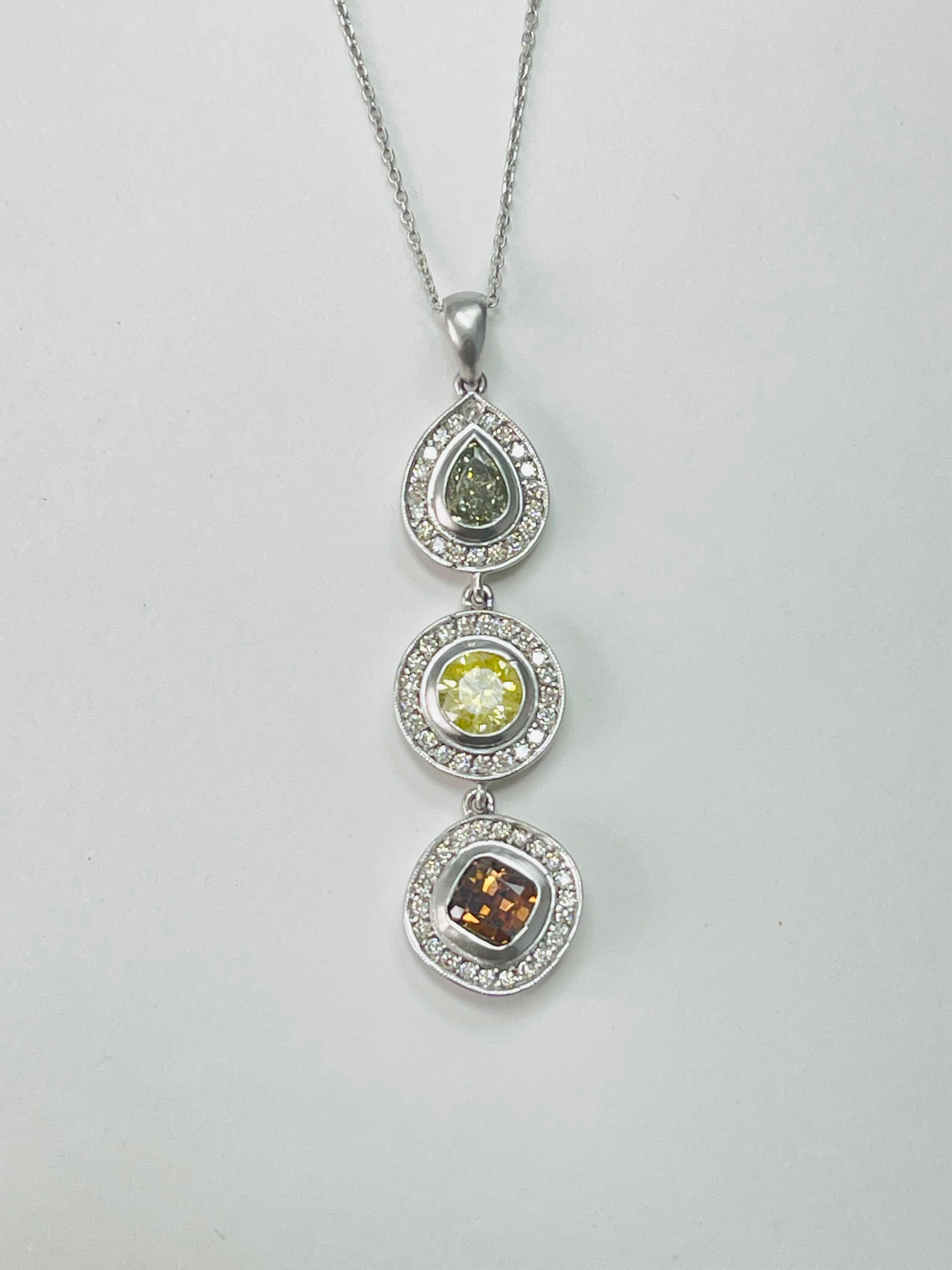 GIA Certified Fancy Color Diamond Pendant in 18K White Gold In New Condition For Sale In New York, NY