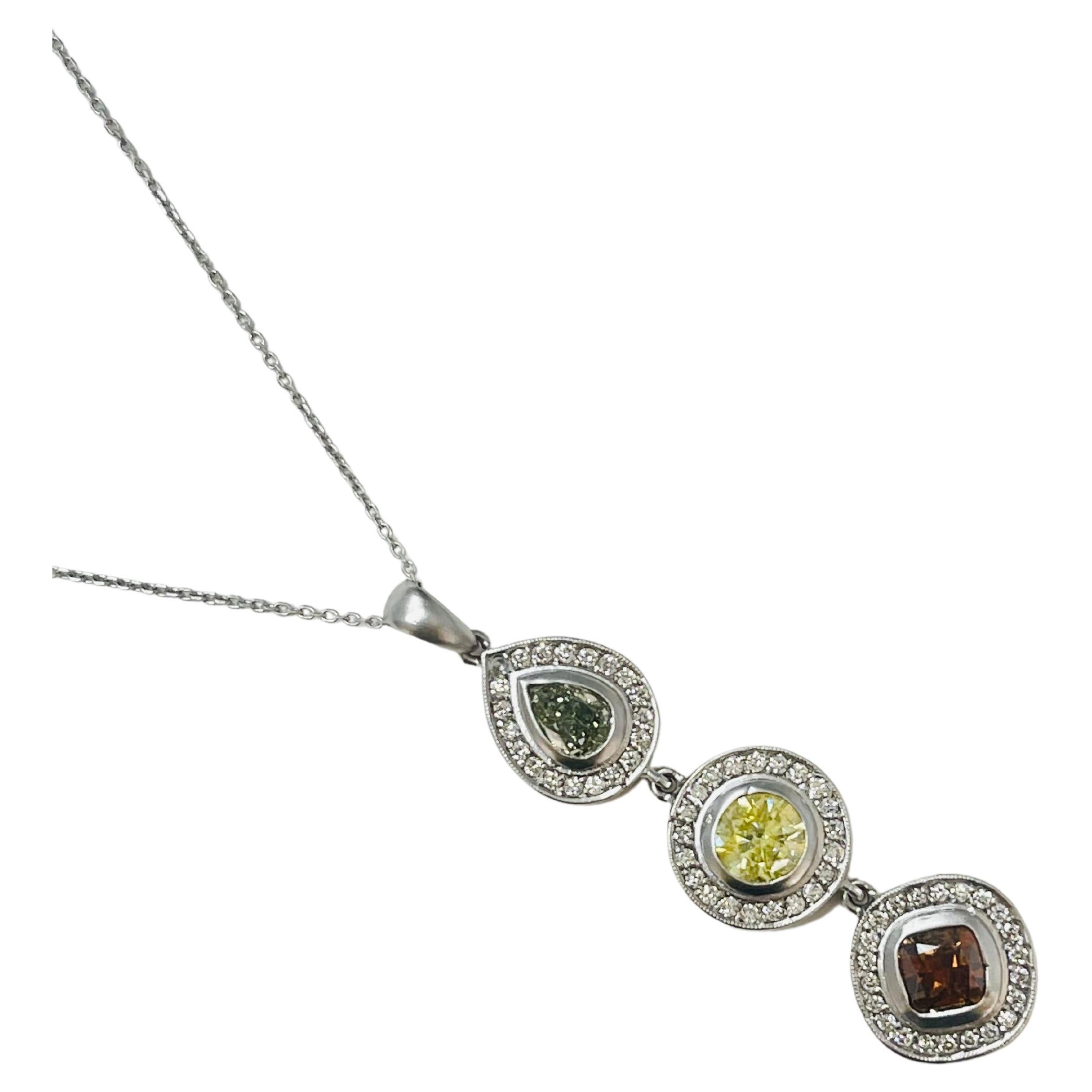 GIA-zertifizierter Fancy Color Diamant-Anhänger aus 18 Karat Weißgold
