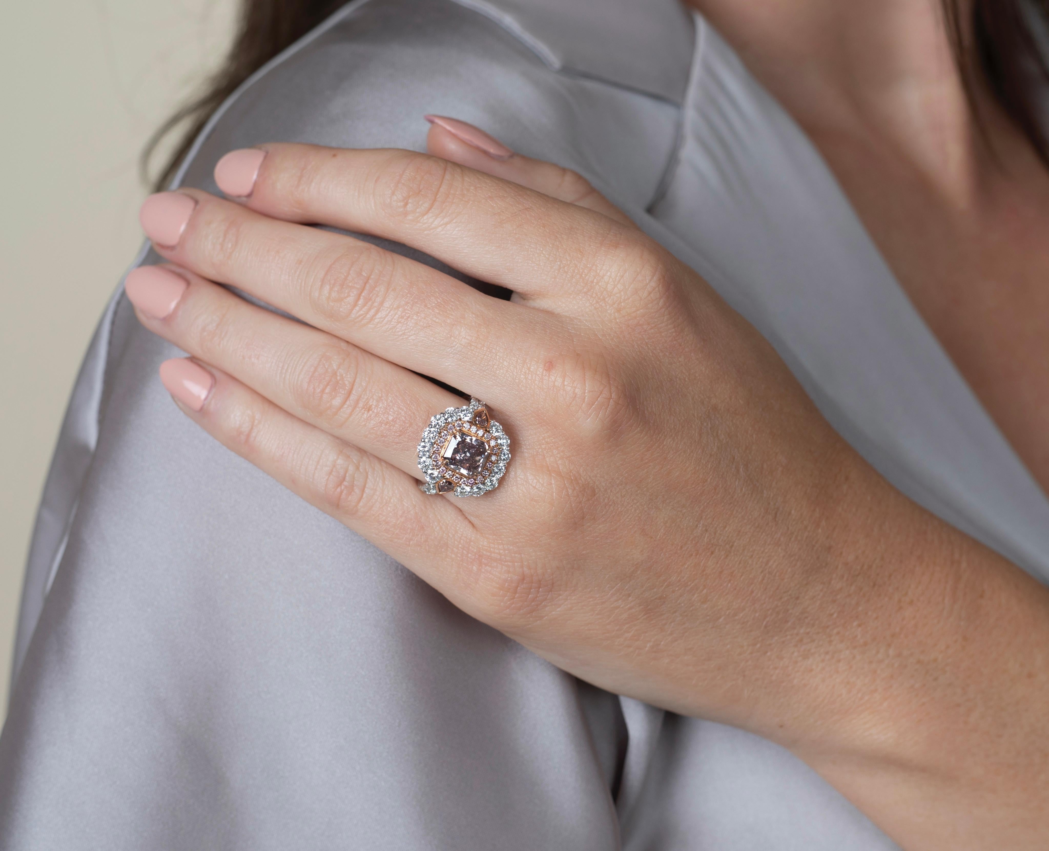 GIA zertifiziert Fancy Dark Brown Pink Diamond Ring mit Diamant Halo in 18k (Radiantschliff) im Angebot