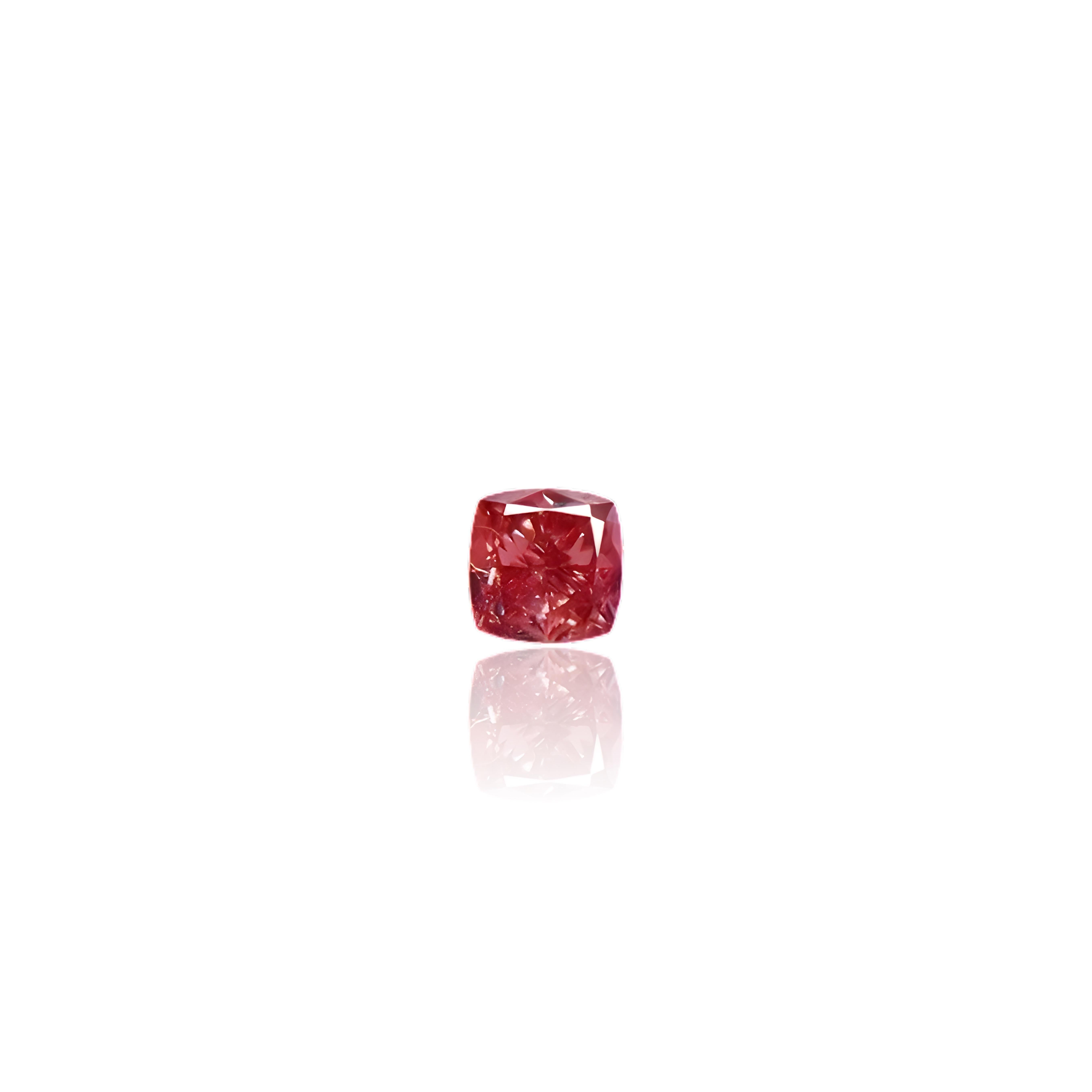 Questo straordinario diamante è certificato dal GIA come Fancy Deep Orangy Pink da 0,10 carati, di origine naturale, con una distribuzione uniforme del colore (Rapporto GIA #6234225124). La sua ricca saturazione e la sua tonalità sorprendente lo