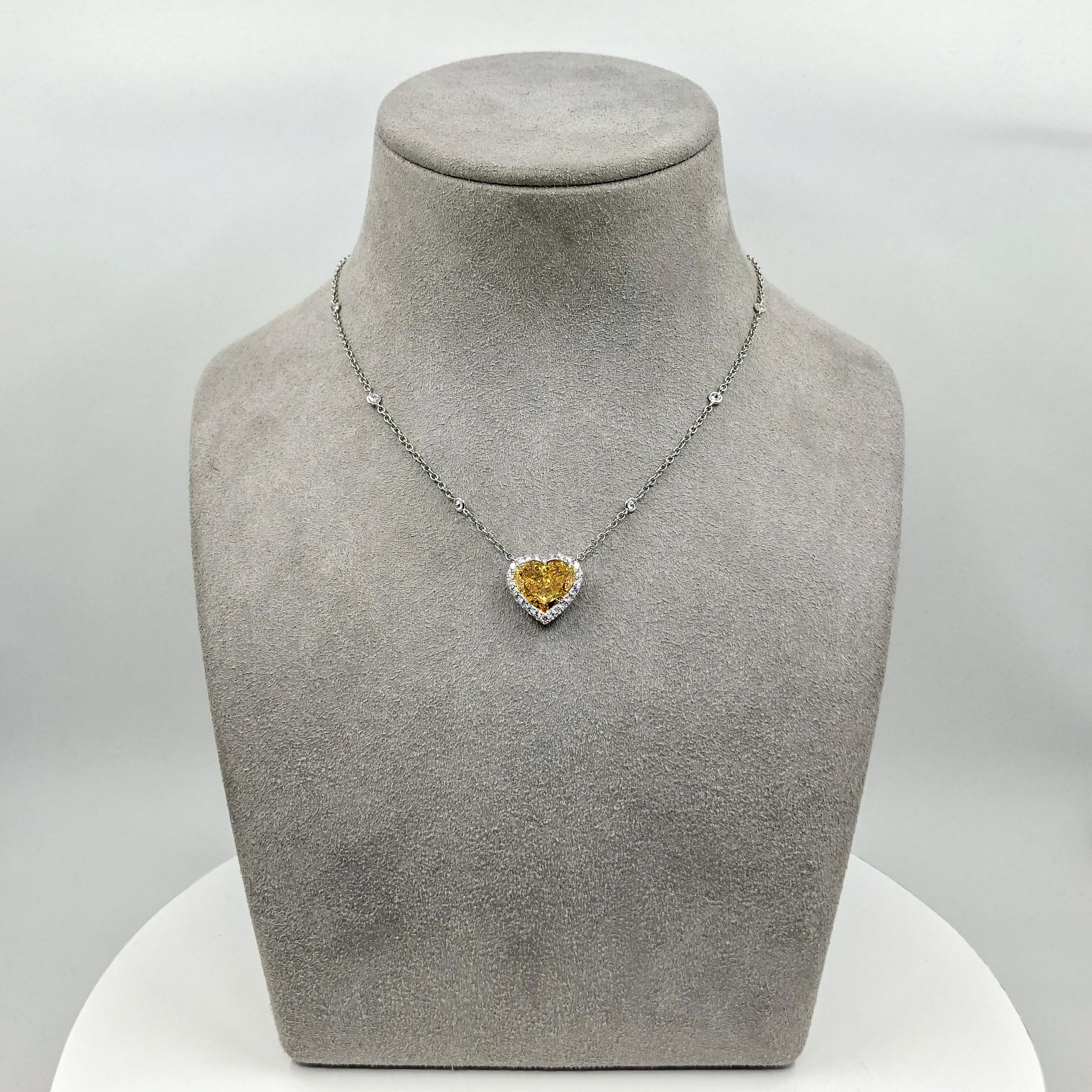 GIA Certified 4.02 Carats Heart Shape Yellow Diamond Halo Pendant Necklace For Sale 1