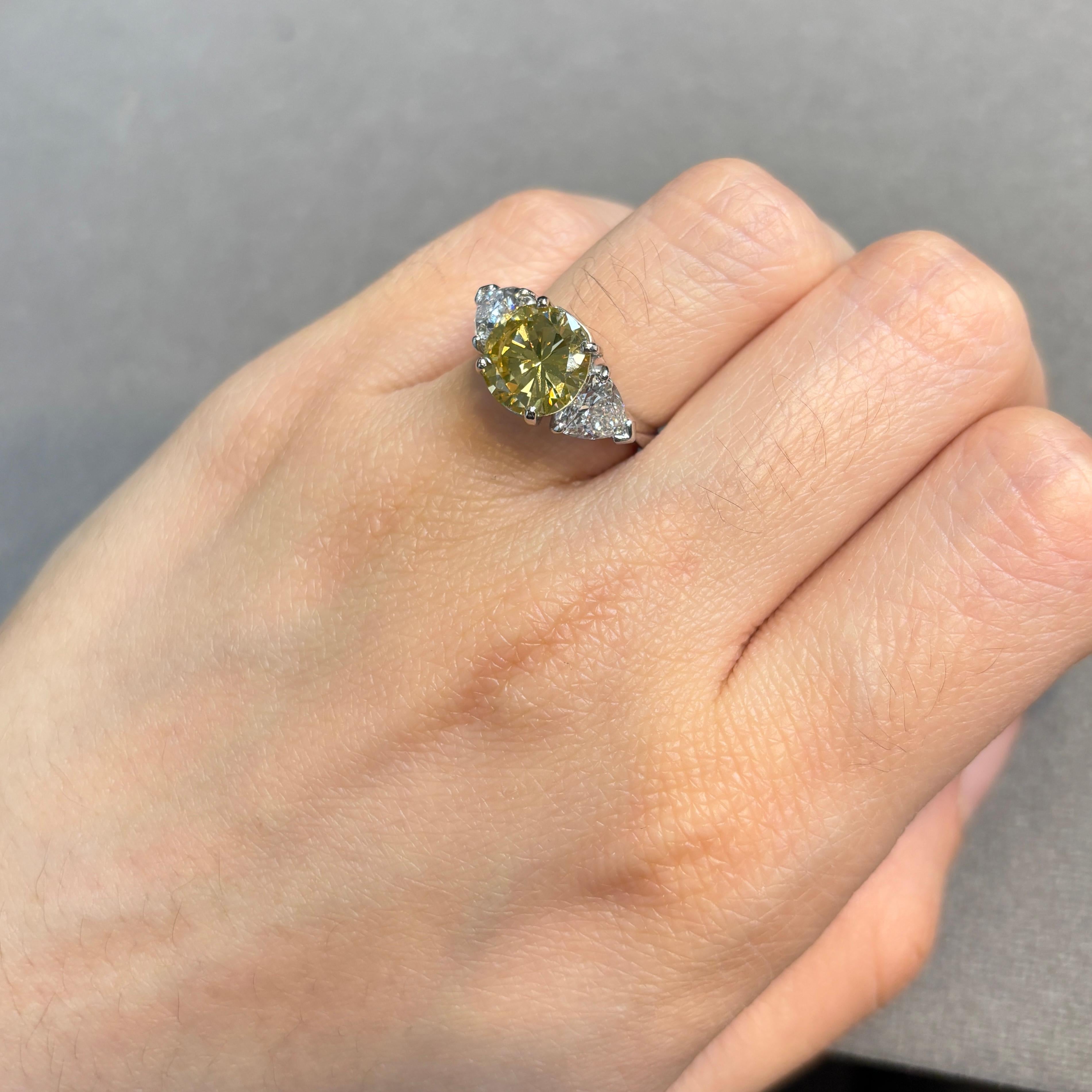 Taille mixte Bague en diamant de 2,97 carats certifiée GIA Fancy Deep Yellow en vente