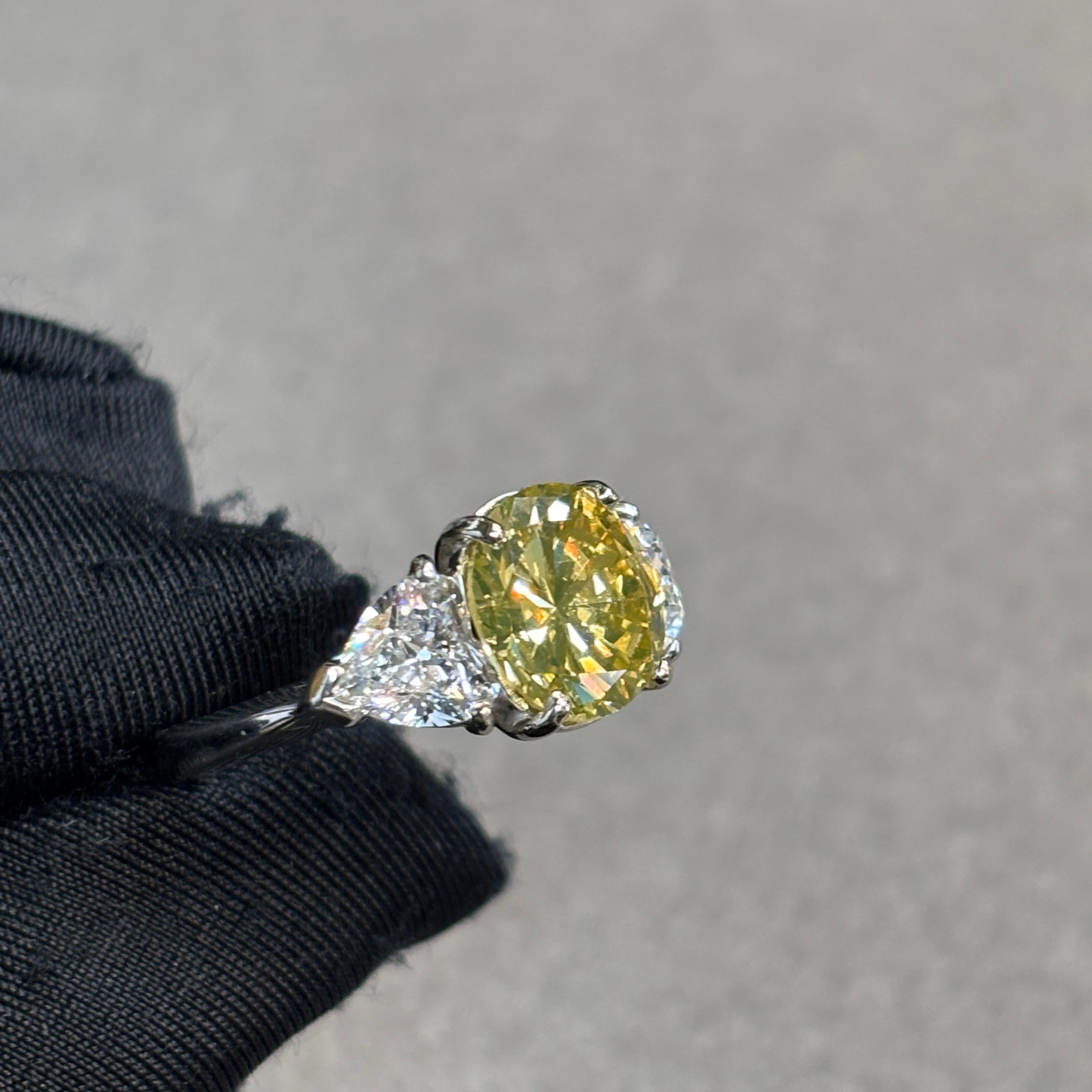 Bague en diamant de 2,97 carats certifiée GIA Fancy Deep Yellow Pour femmes en vente