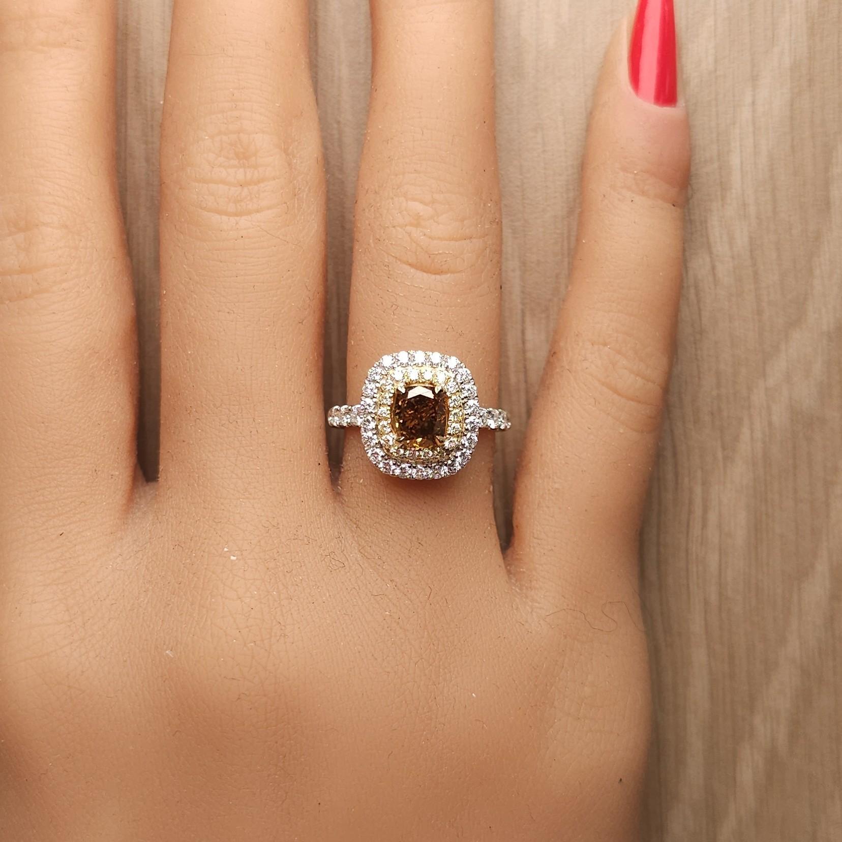 GIA zertifiziert Fancy Deep Yellow Brown Cushion Diamond 1,93 Karat TW Gold Ring im Angebot 3