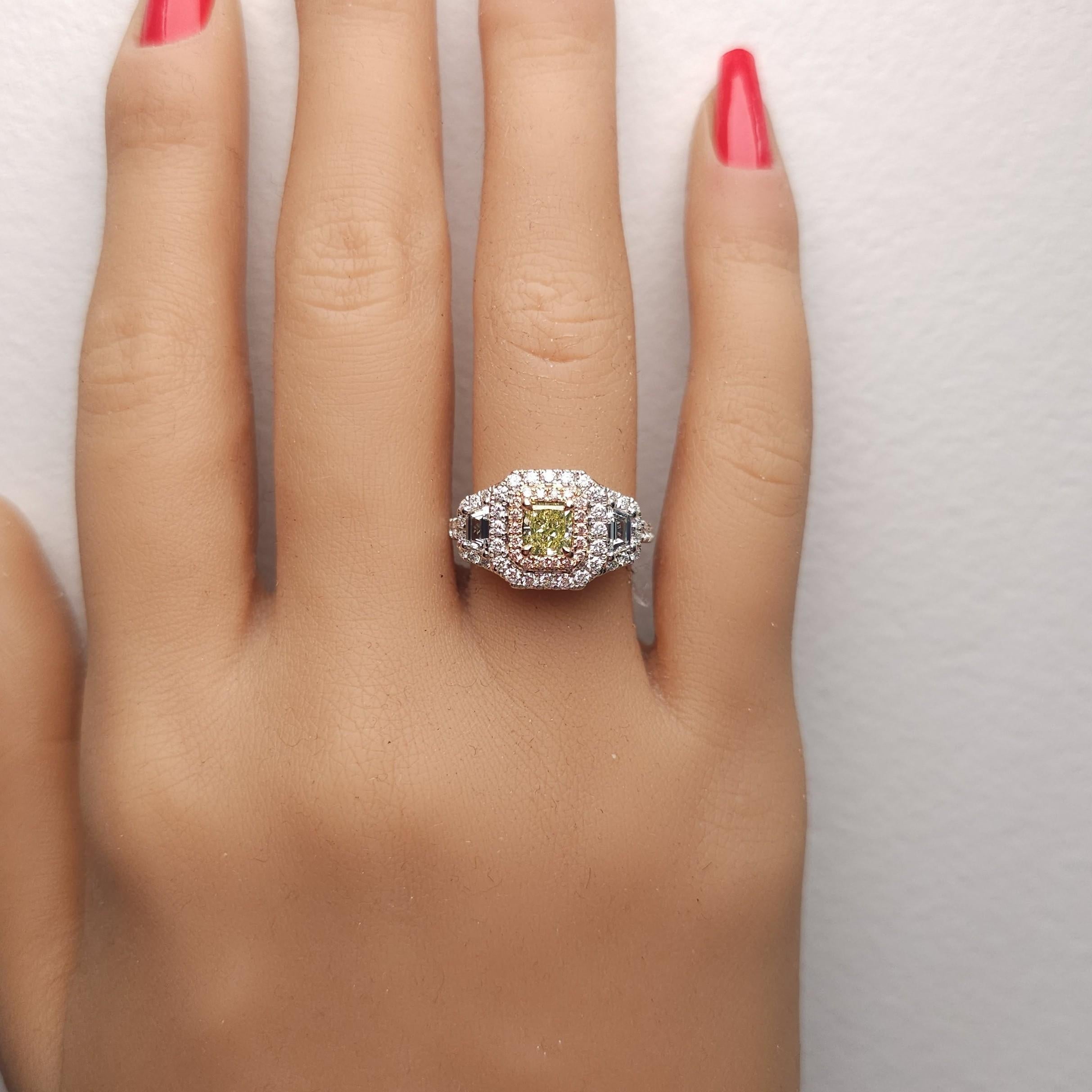 GIA Certified Fancy Green-Yellow Radiant Diamond 1.81 Carat TW Gold Ring In condizioni Nuovo in vendita a New York, NY