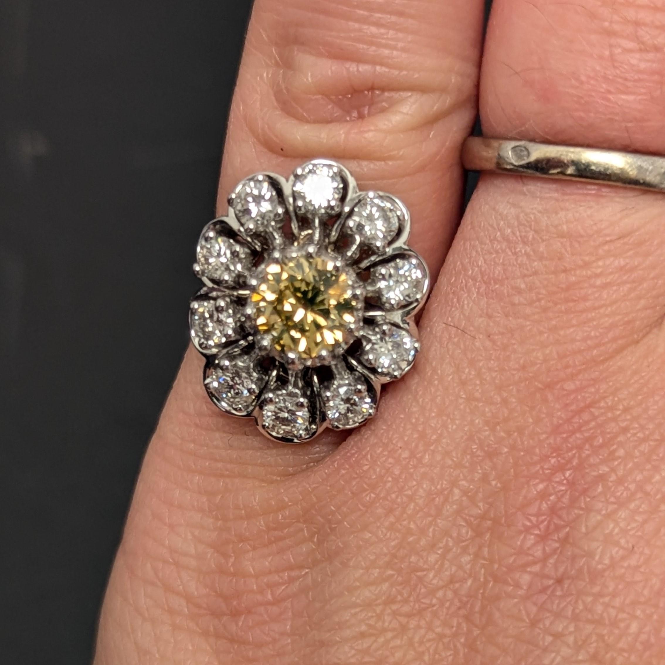 GIA Certified 1.03cts Fancy Greenish Yellow Round Diamond Ring In Excellent Condition For Sale In New York, NY