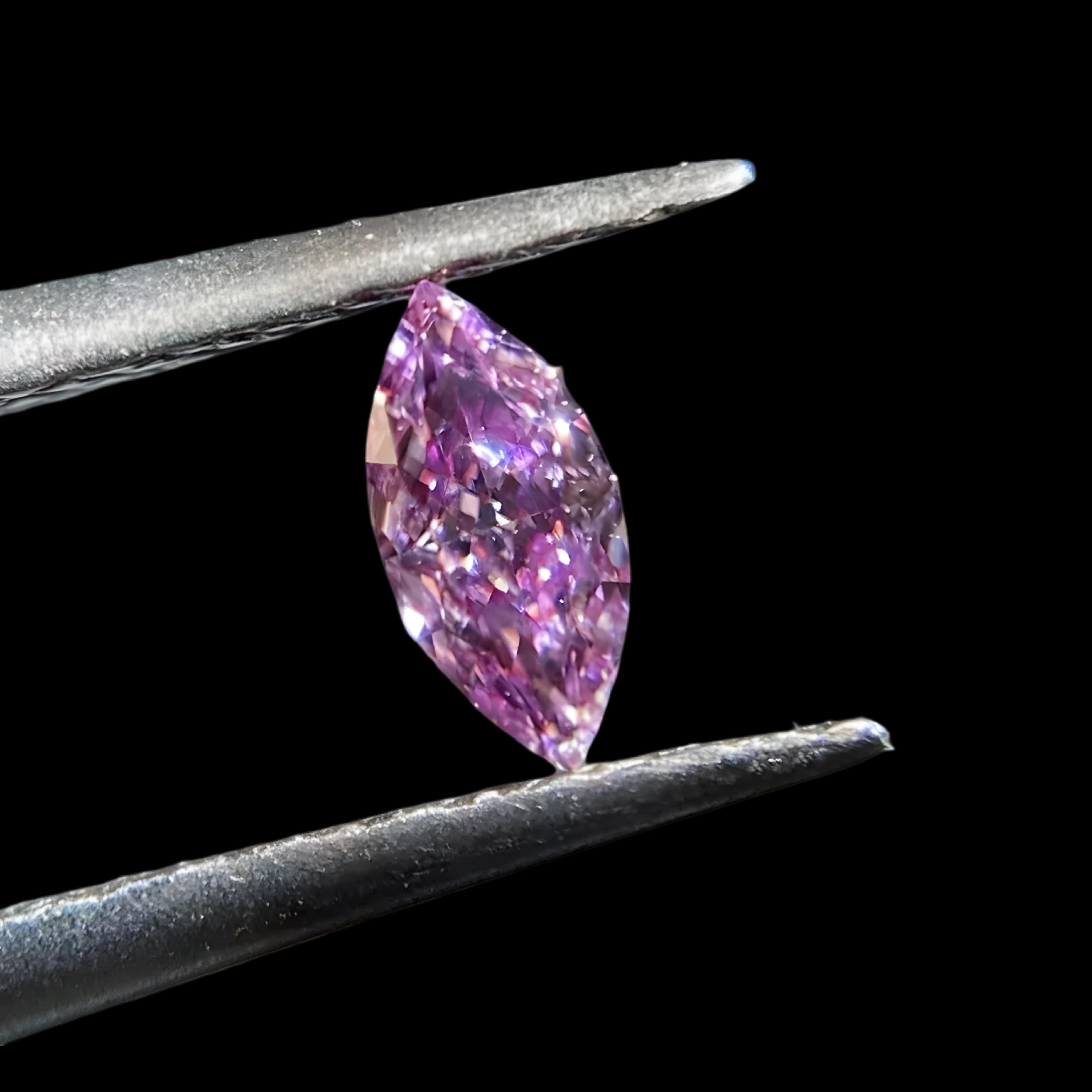 GIA Certified Fancy Intense Pink Purple Diamond 0,12 Carati Marquise In condizioni ottime in vendita a Portland, OR