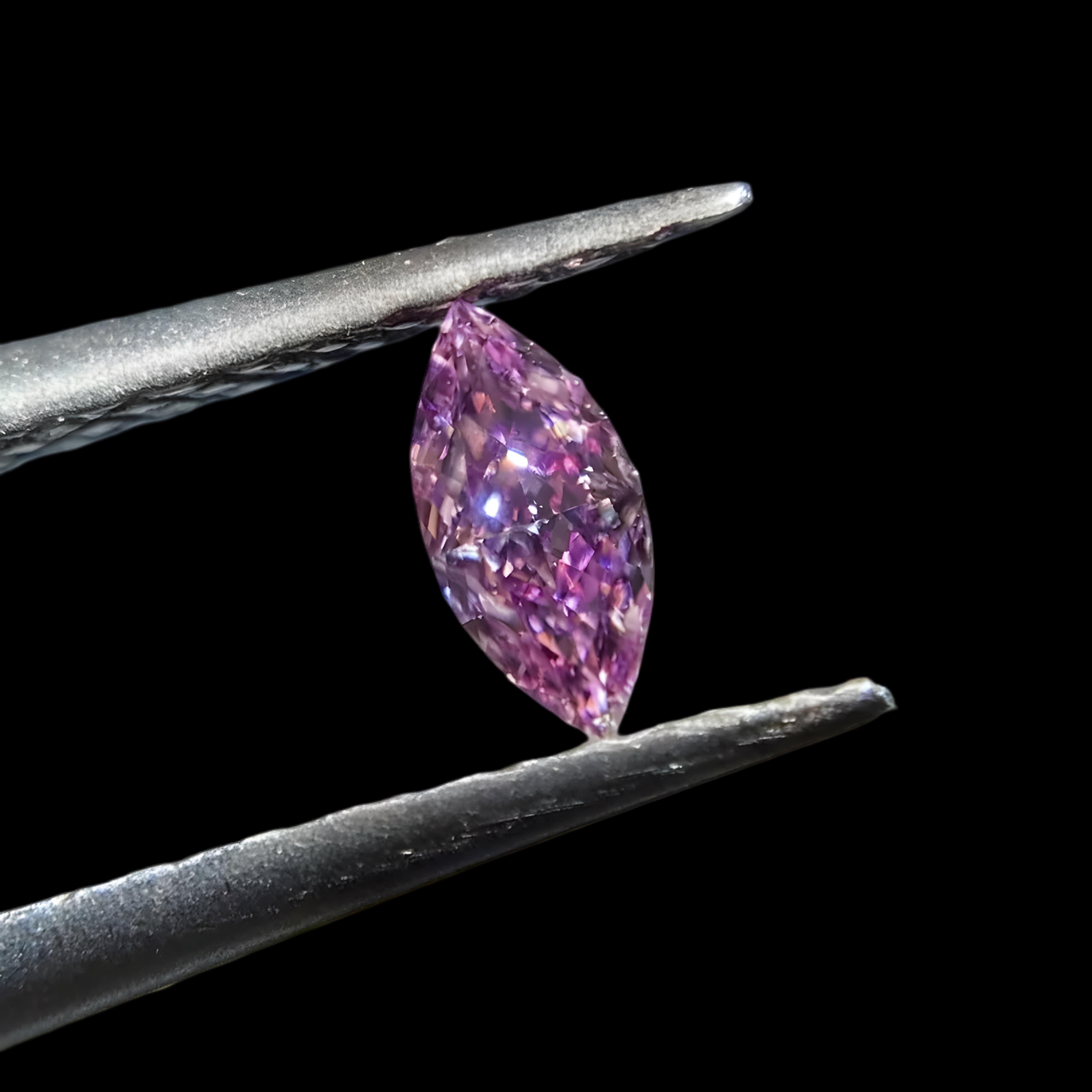 da uomo o donna GIA Certified Fancy Intense Pink Purple Diamond 0,12 Carati Marquise in vendita