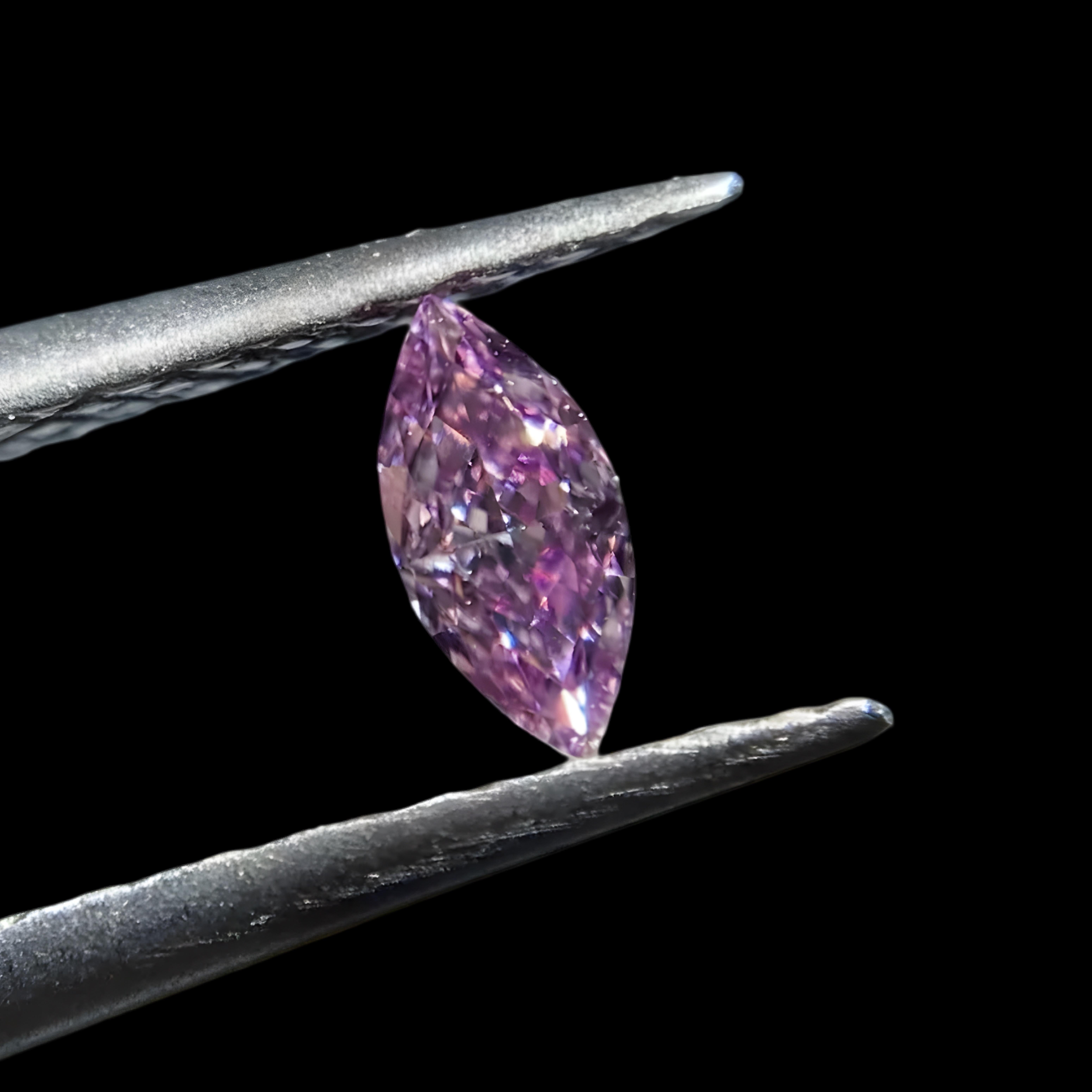 GIA Certified Fancy Intense Pink Purple Diamond 0,12 Carati Marquise in vendita 2