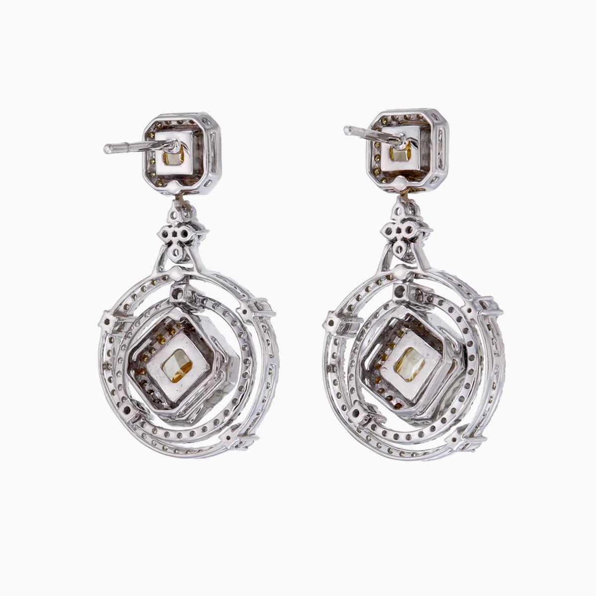 Boucles d'oreilles pendantes en or 18 carats certifiées GIA jaune intense fantaisie 4,19 carats en vente 1