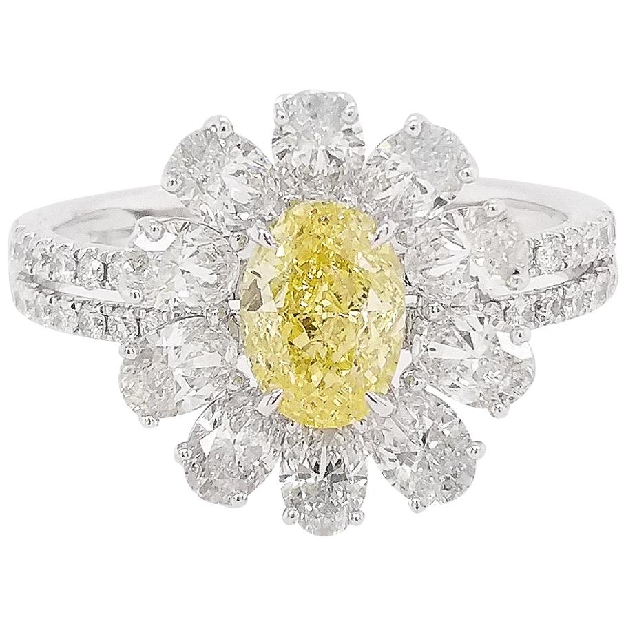 Platin-Cocktailring mit GIA-zertifiziertem gelbem Diamanten im Angebot