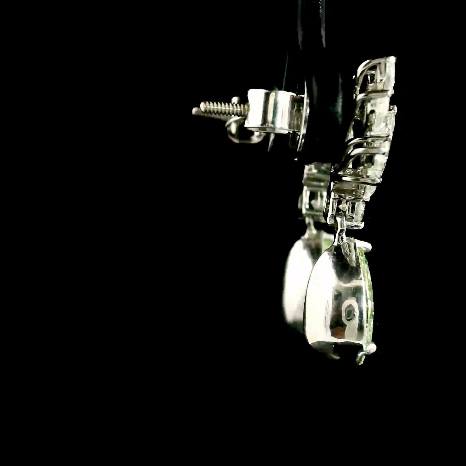 Taille poire Boucles d'oreilles composées de diamants de couleur jaune verdâtre certifiés GIA en vente