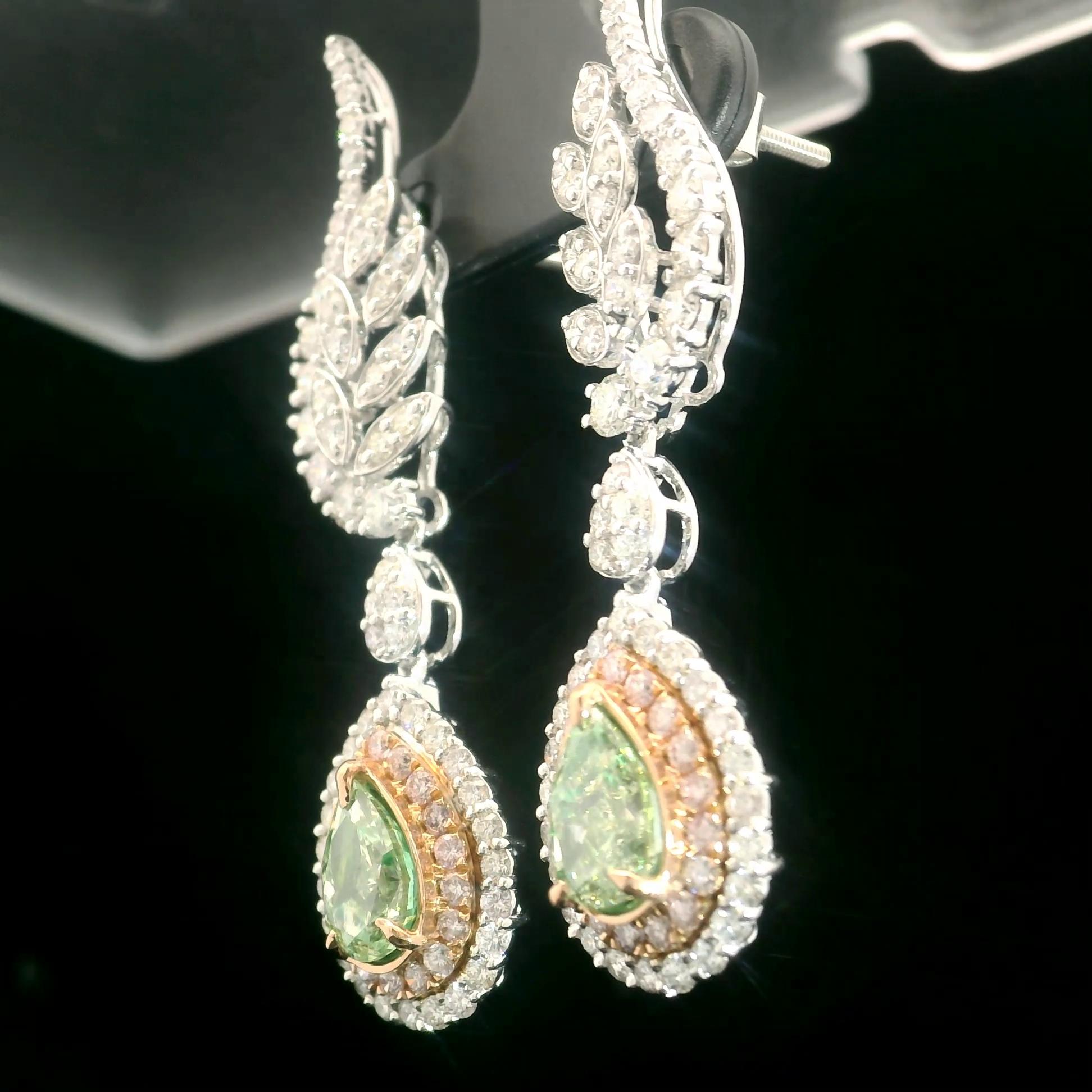 Pendientes de diamantes amarillos verdosos claros con certificado GIA en Nuevo estado para la venta en บางรัก, TH