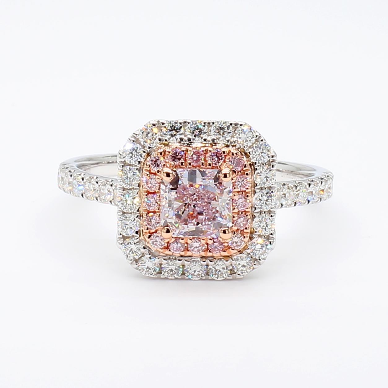 Contemporaneo GIA Certified Fancy Light Purplish Pink Cushion Diamond Anello in oro da 1,20 carati TW in vendita