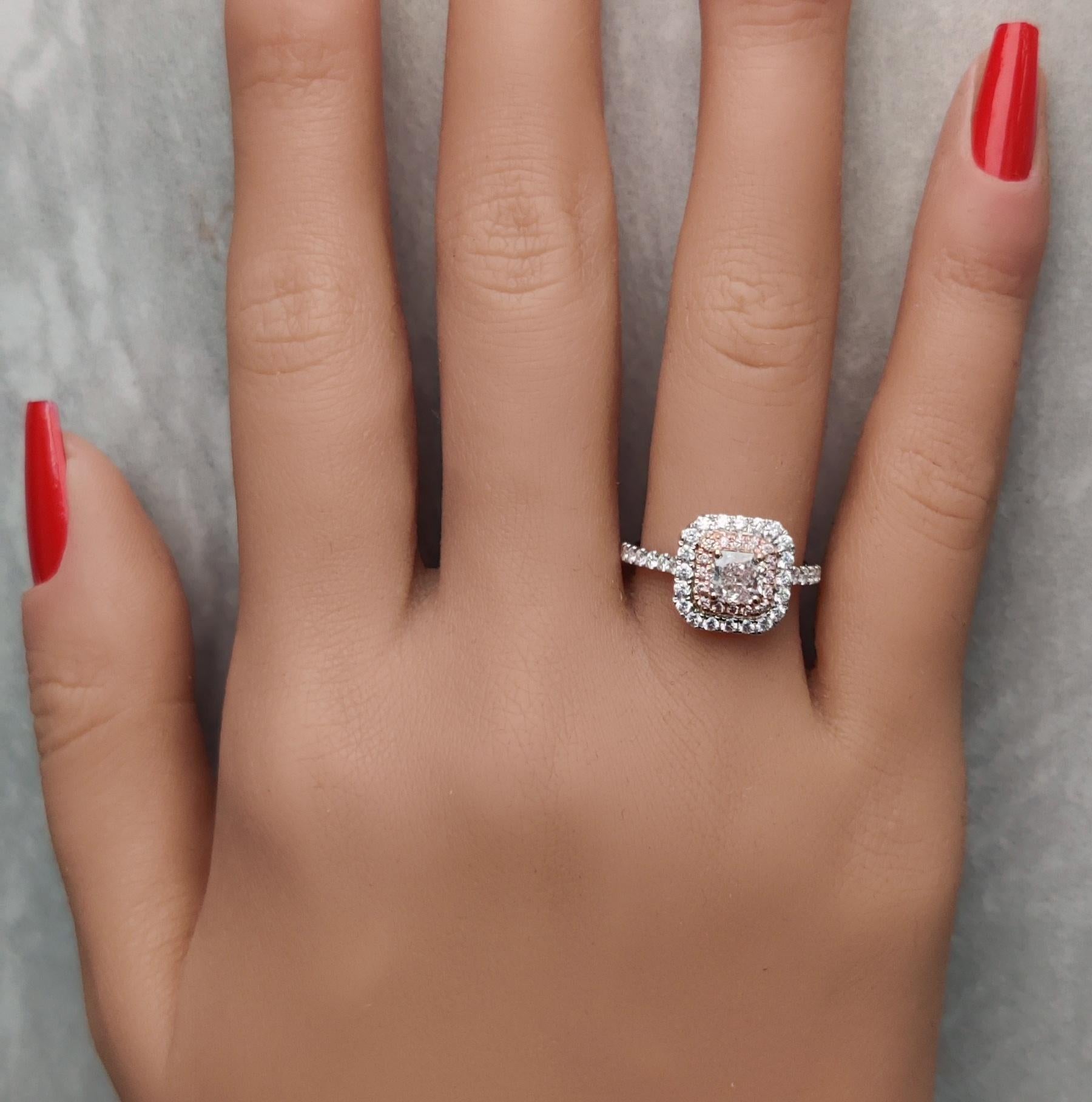 GIA Certified Fancy Light Purplish Pink Cushion Diamond Anello in oro da 1,20 carati TW In condizioni Nuovo in vendita a New York, NY