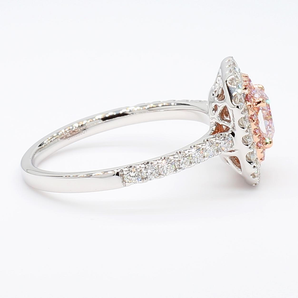 GIA Certified Fancy Light Purplish Pink Cushion Diamond Anello in oro da 1,20 carati TW in vendita 3