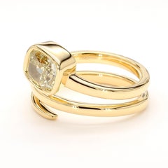 GIA Certified Fancy Light Yellow Cushion Diamond 1,50 Karat TW Cocktail Ring