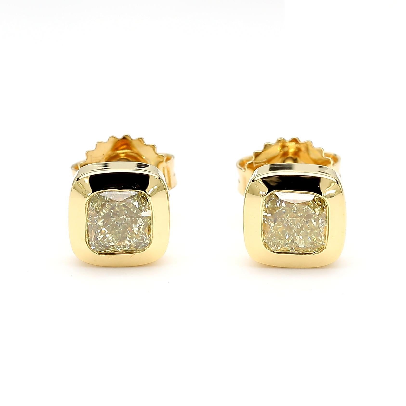 GIA-zertifiziert Fancy Light Yellow Cushion Diamond 1,60 Karat TW Gold Ohrringe (Zeitgenössisch) im Angebot