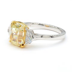 GIA zertifiziert Fancy Light Yellow Cushion Diamond 3,66 Karat TW Platin Ring