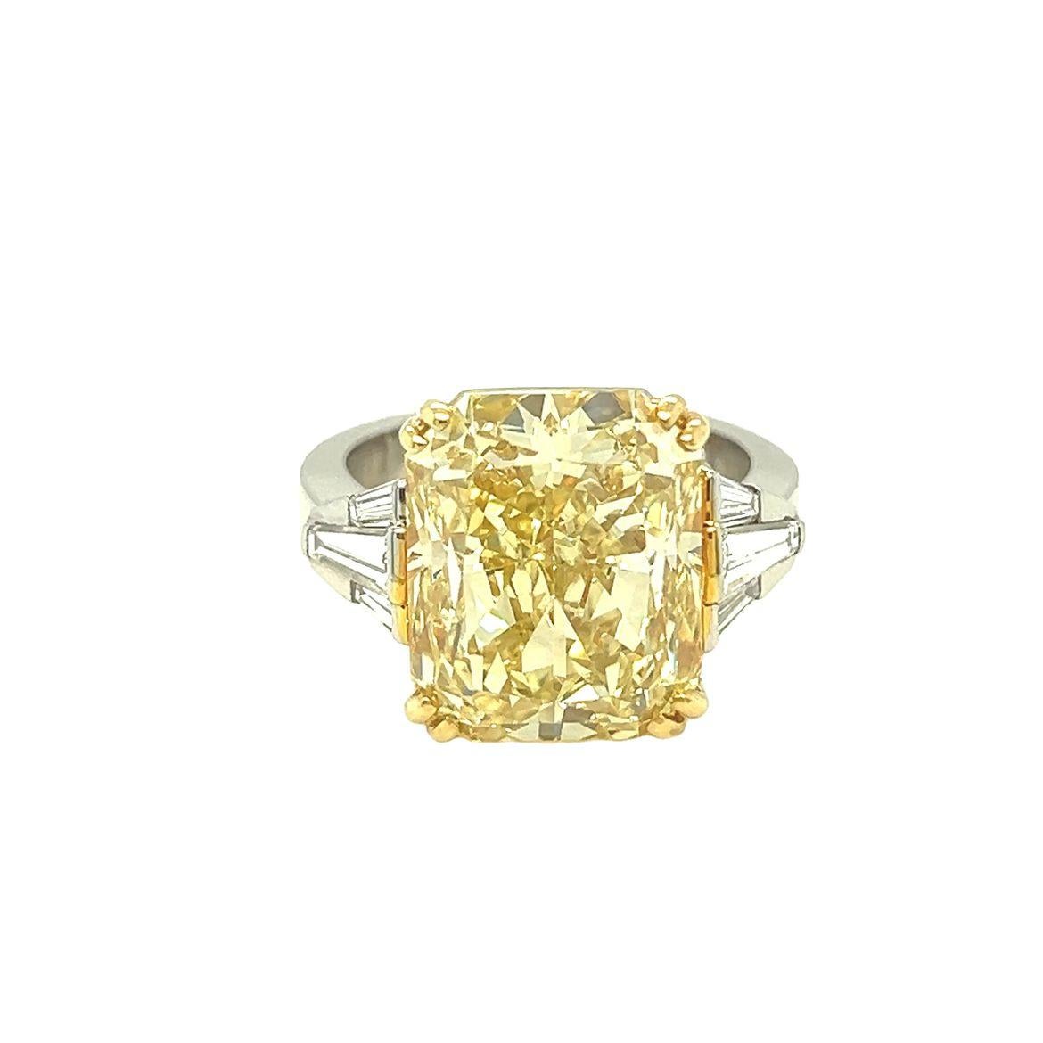 GIA Certified Fancy Light Yellow Diamond Ring In Excellent Condition For Sale In beverly hills, CA