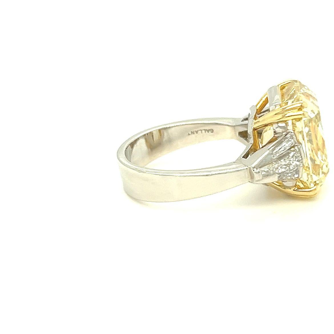 Women's or Men's GIA Certified Fancy Light Yellow Diamond Ring For Sale