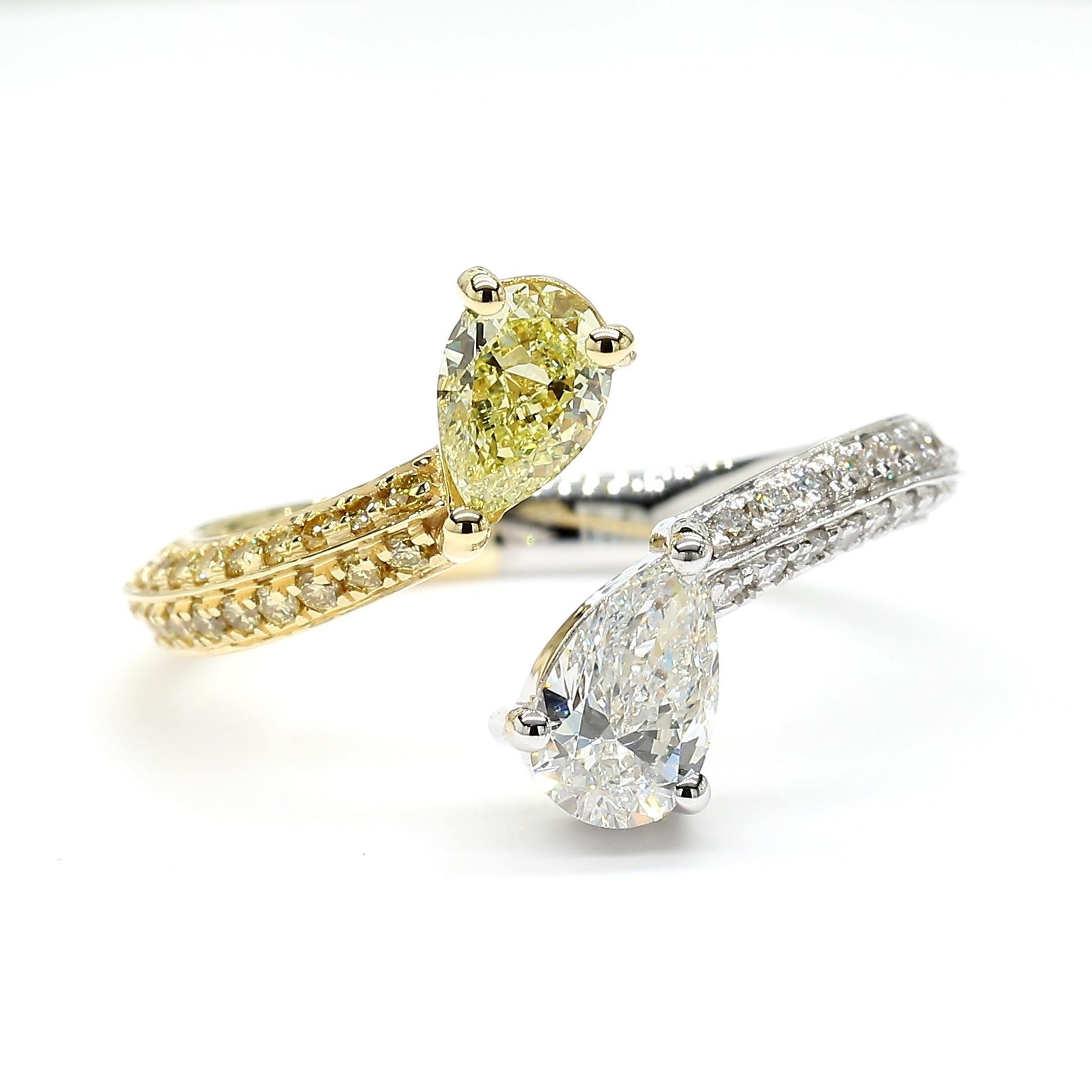 GIA Certified Fancy Light Yellow Pear Diamond 1.24 Carat TW Yellow Gold Ring (Zeitgenössisch) im Angebot