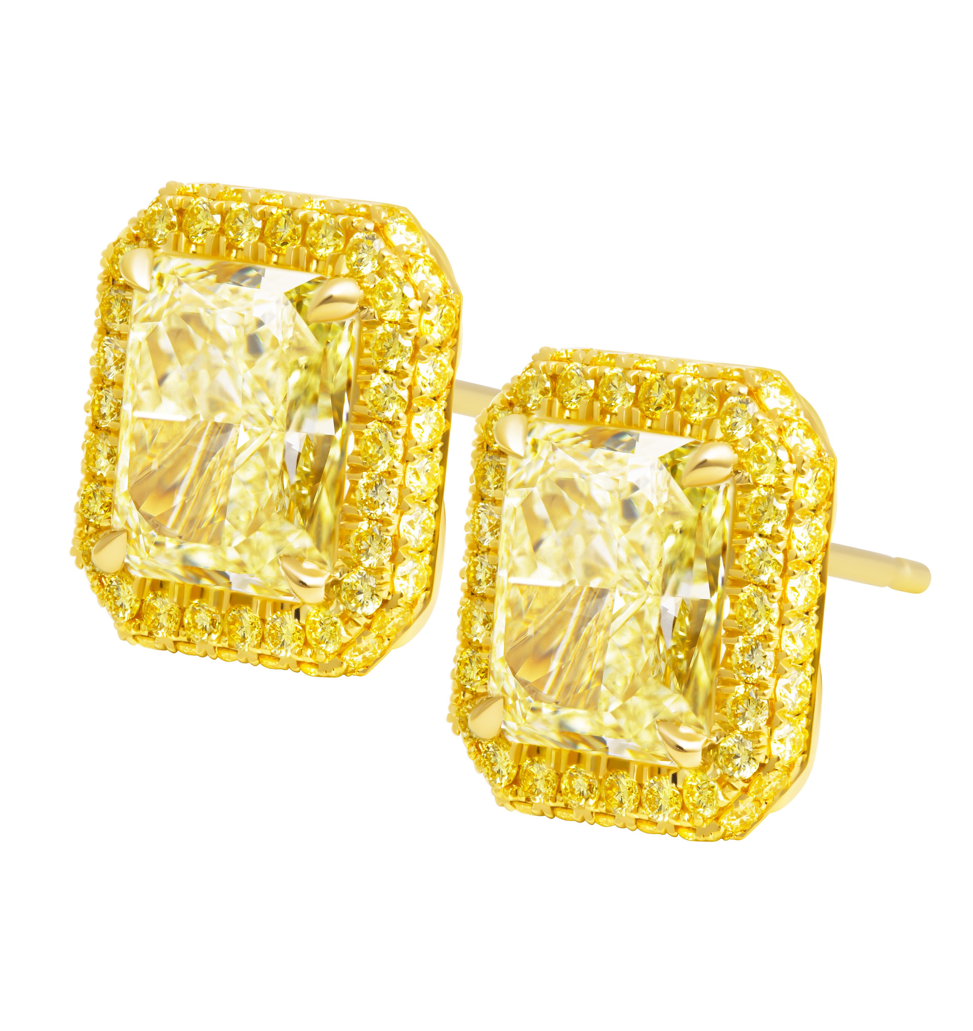 Taille radiant Clous d'oreilles fantaisie jaune clair taille radiant certifiés GIA en vente