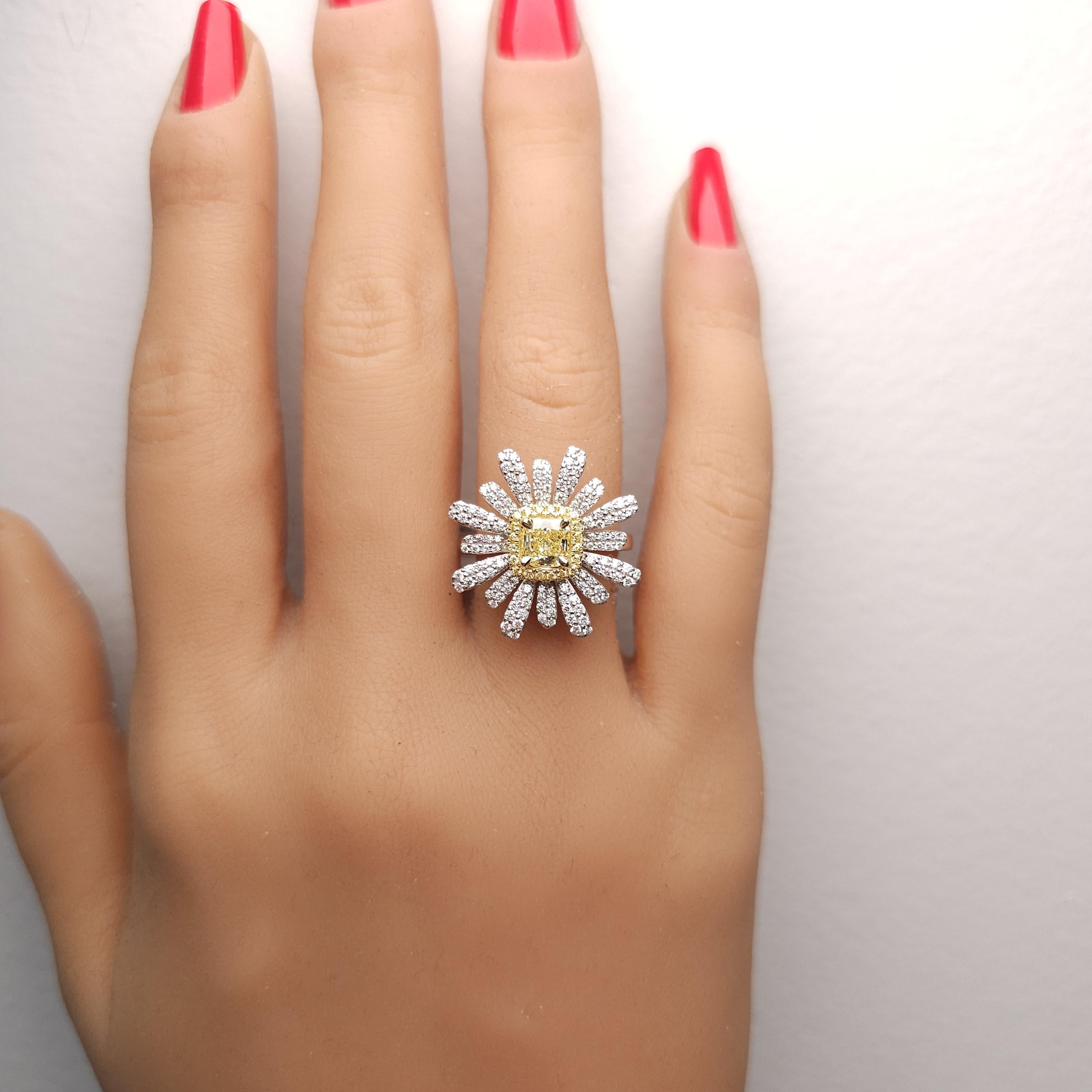 GIA Certified Fancy Light Yellow Radiant Diamond 1.50 Carat TW Gold Ring Neuf - En vente à New York, NY
