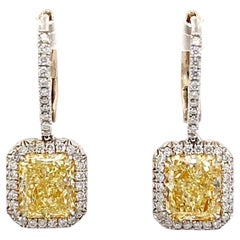 GIA Certified Fancy Light Yellow Radiant Diamond Halo Drop Earrings 4.10 CTTW PT (boucles d'oreilles halo en diamant rayonnant)