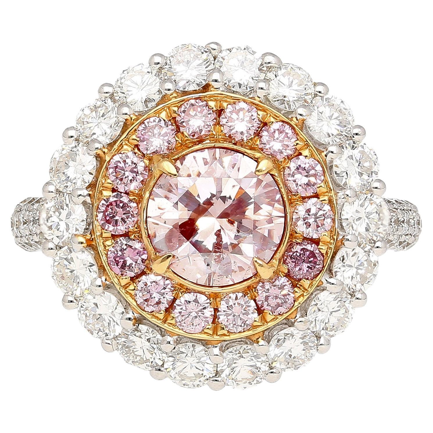 Bague rose fantaisie avec double halo de diamants de 3,1 carats certifiée par le GIA