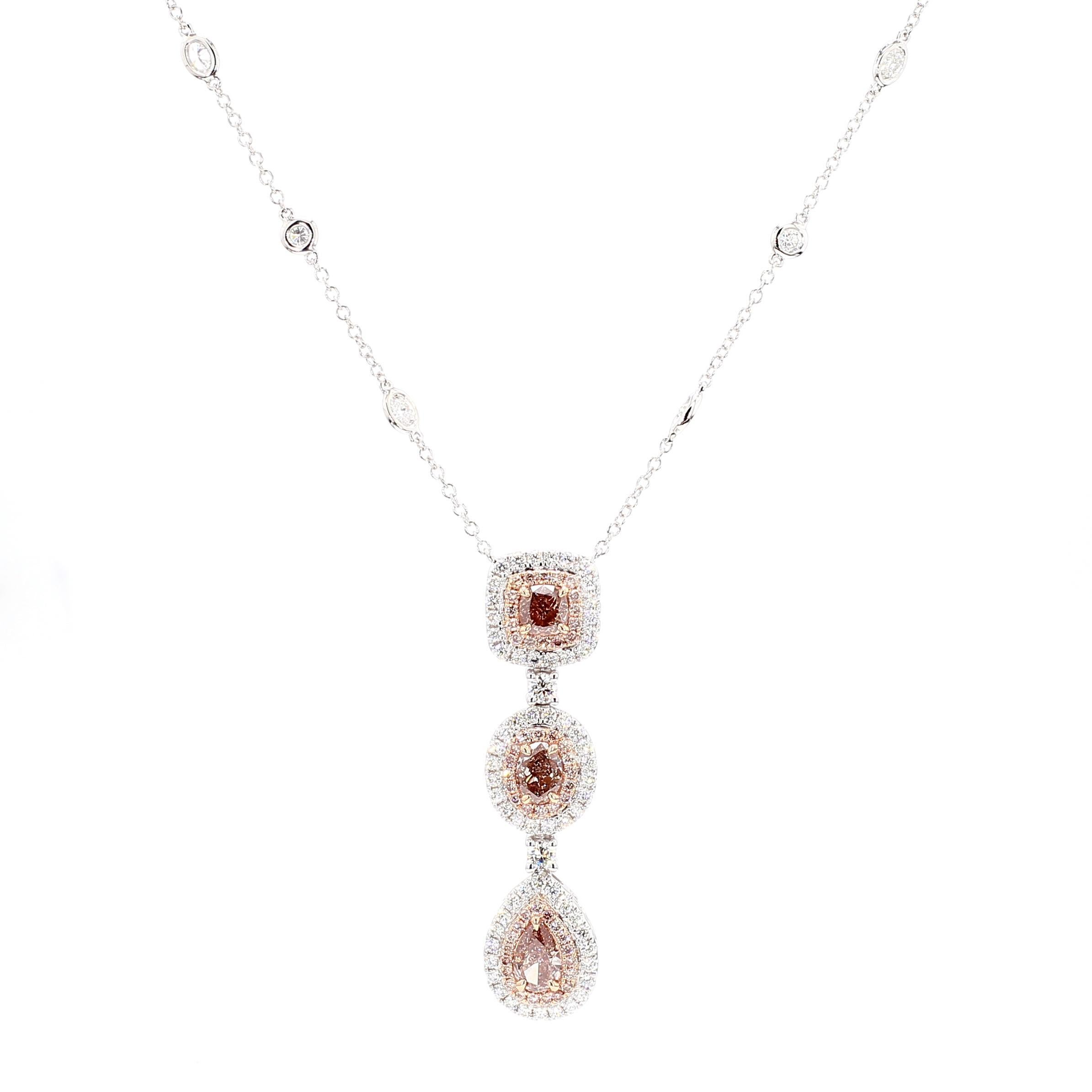 Taglio a goccia GIA Certified Fancy Pink Pear Diamond Collana in oro da 3.13 carati TW in vendita