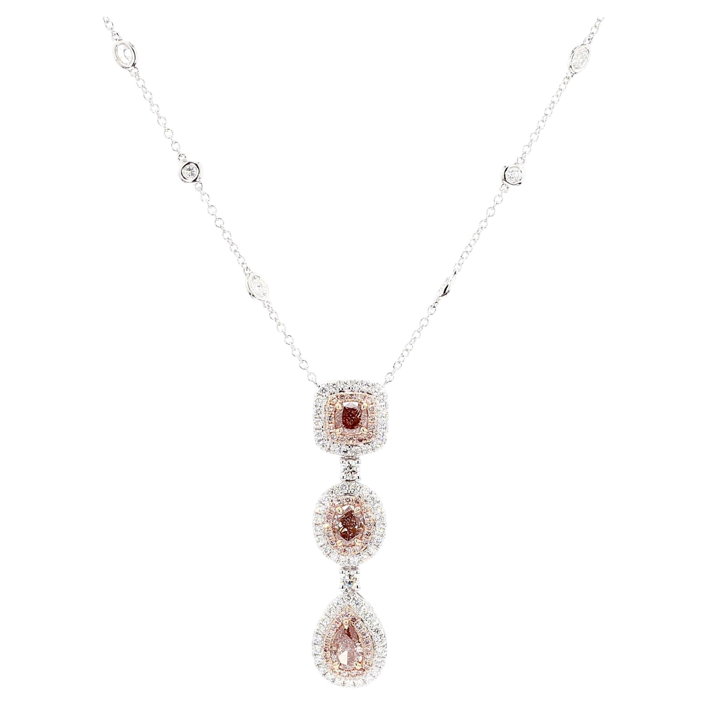 GIA Certified Fancy Pink Pear Diamond Collana in oro da 3.13 carati TW