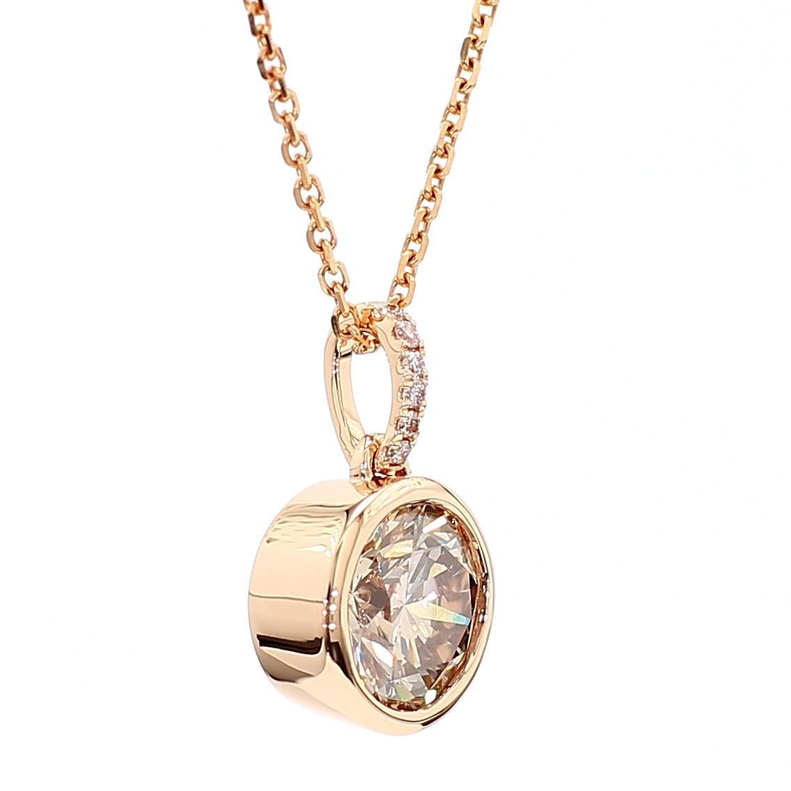 Taglio rotondo GIA Certified Fancy Pinkish Brown Round Diamond 1.62 Carat TW Gold Drop Pendant in vendita